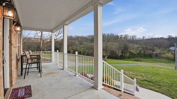 54 Thomas Rd