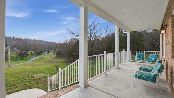 54 Thomas Rd