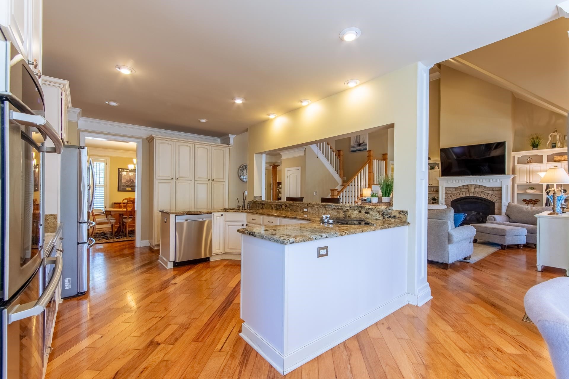 1240 POINT GRAND DR