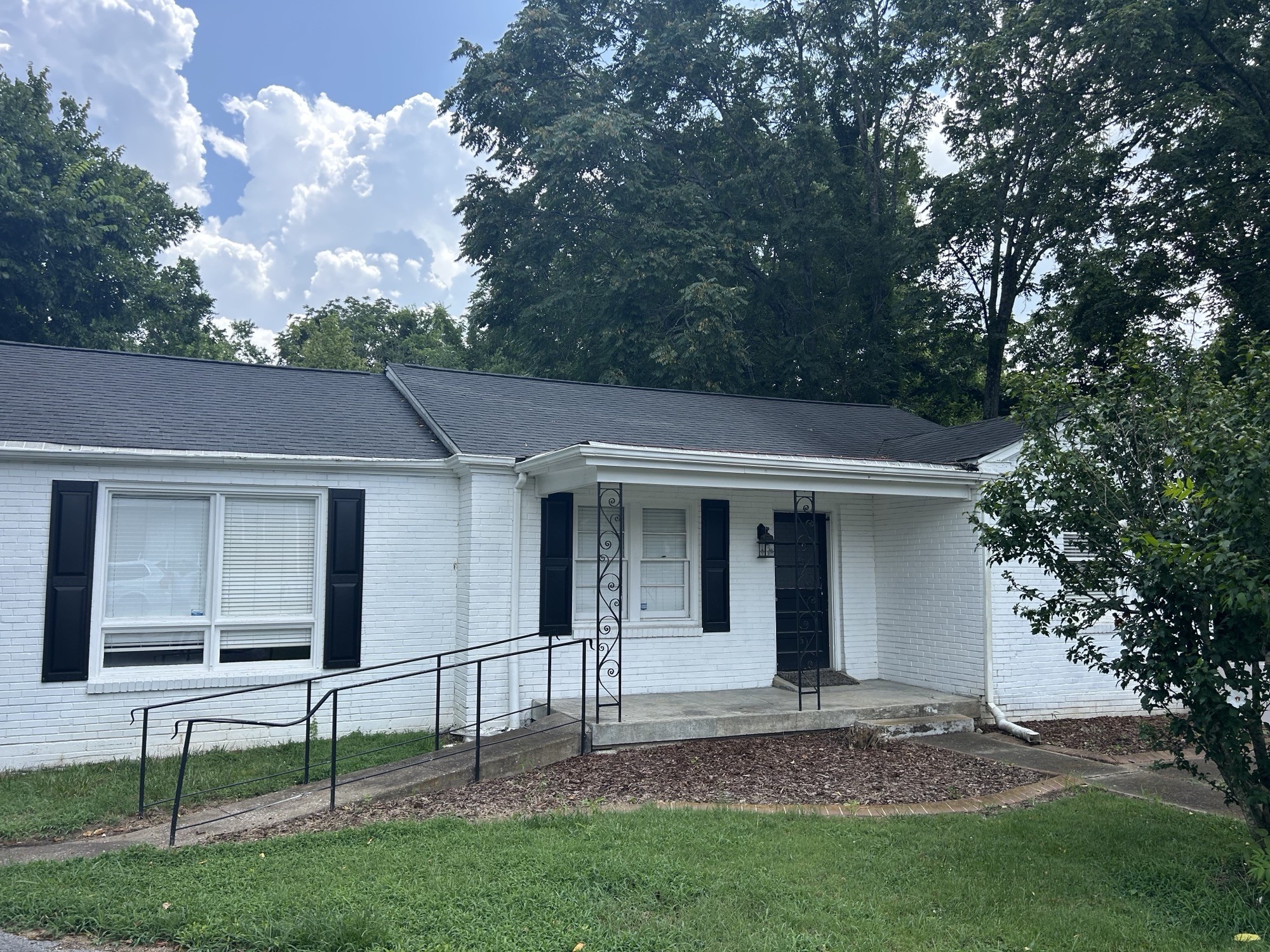 1191 W Main St