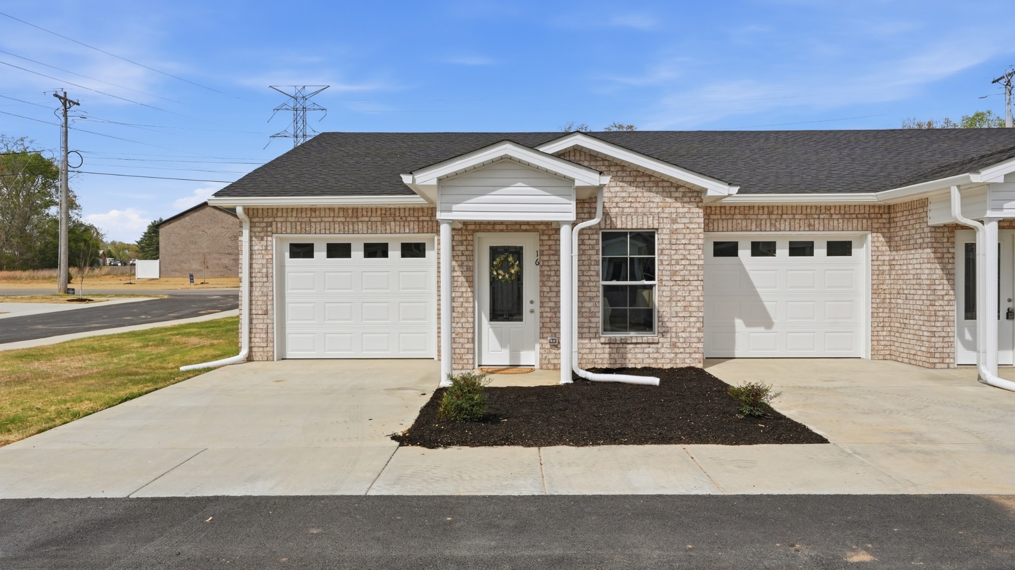 741 Kings Ln