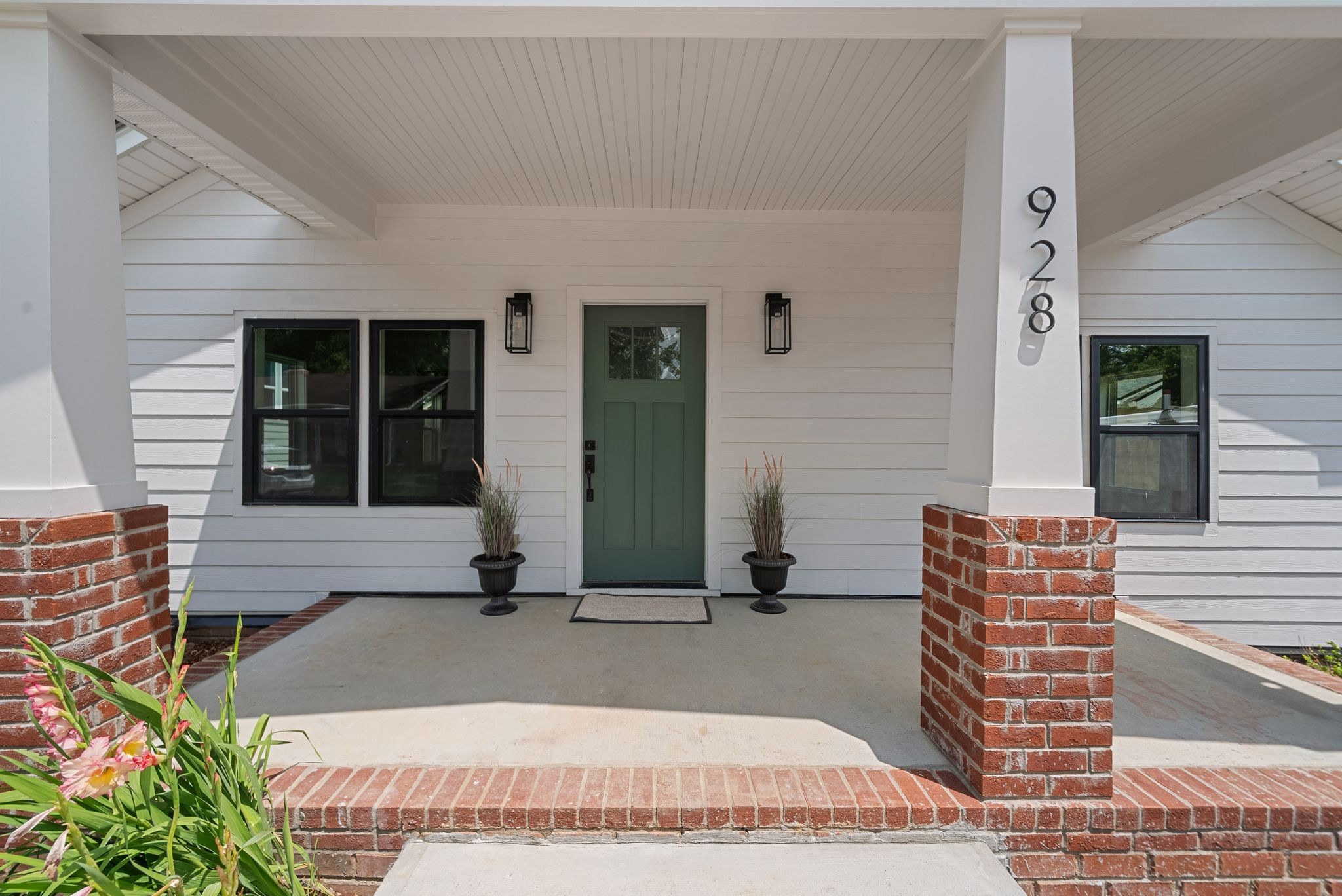 928 Glass St