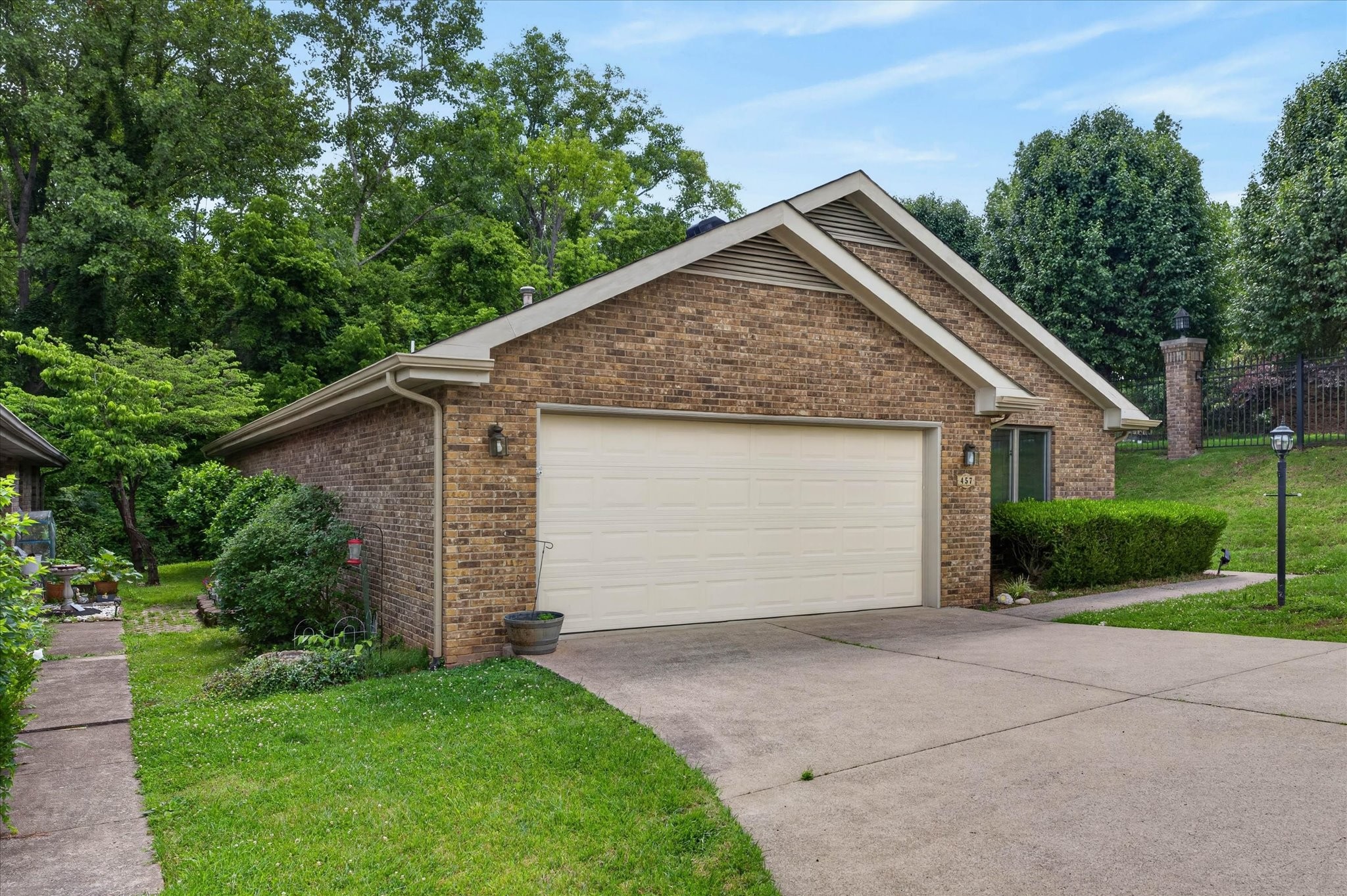 457 Country Club Ct