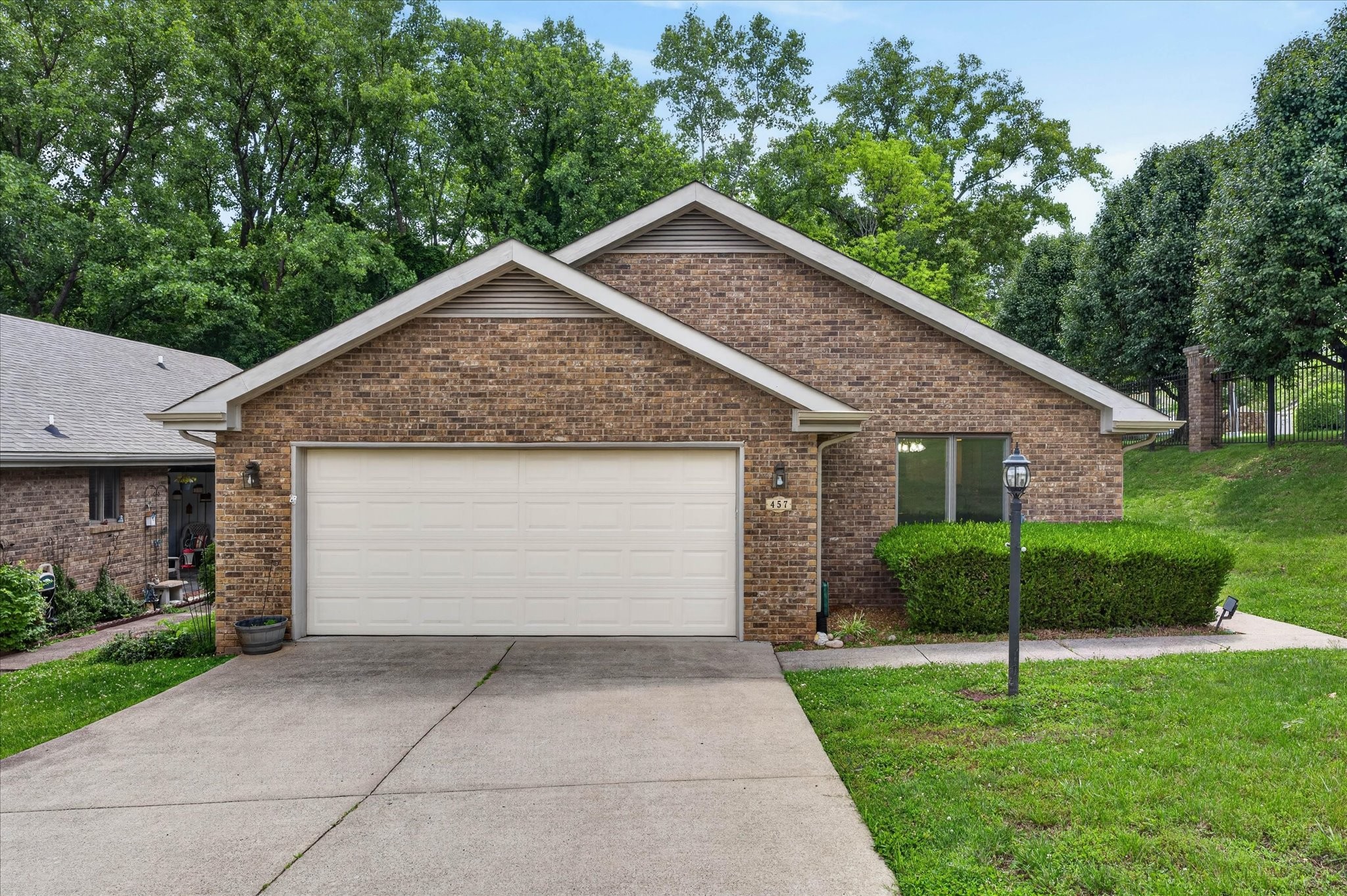 457 Country Club Ct