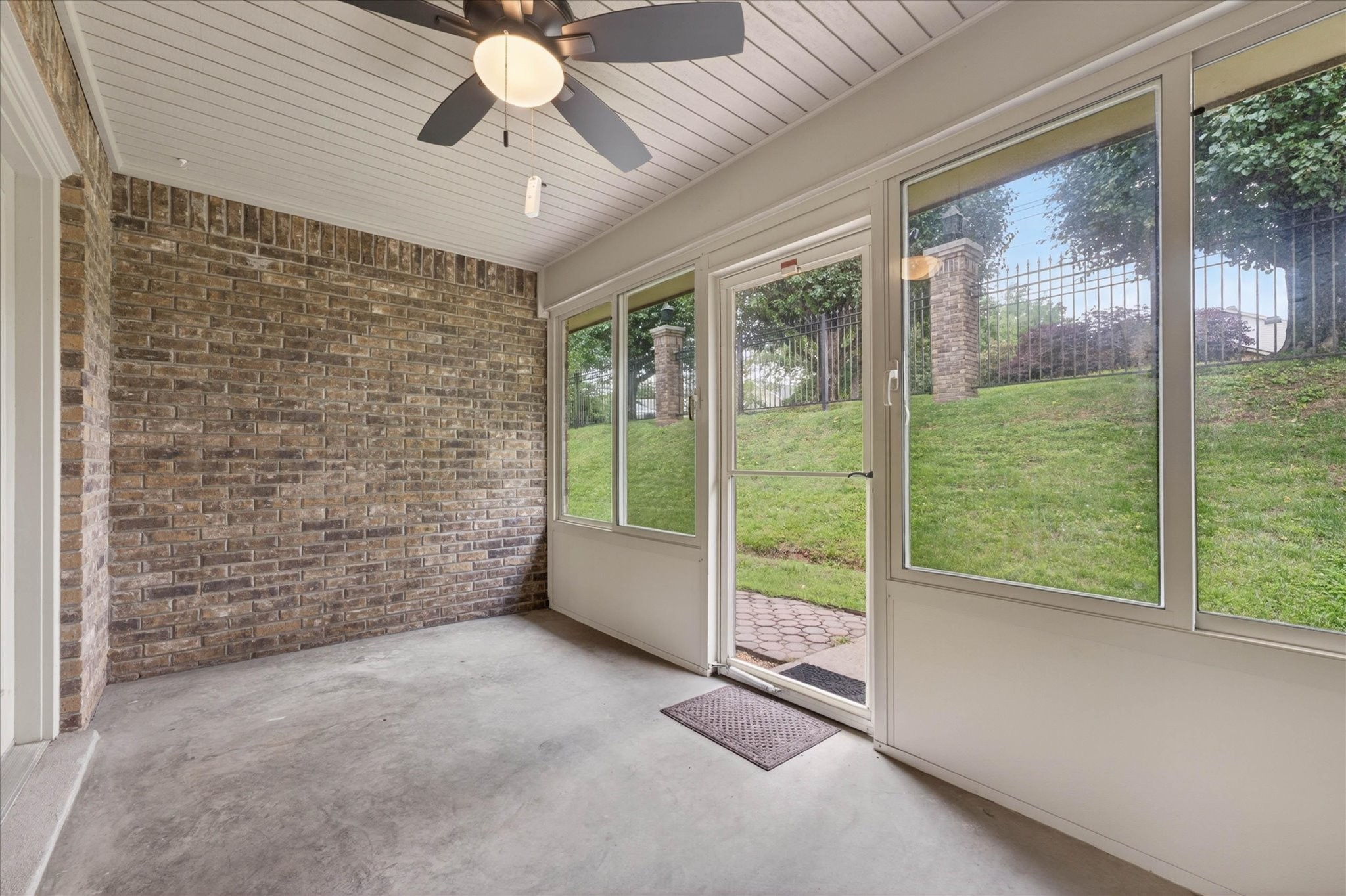 457 Country Club Ct