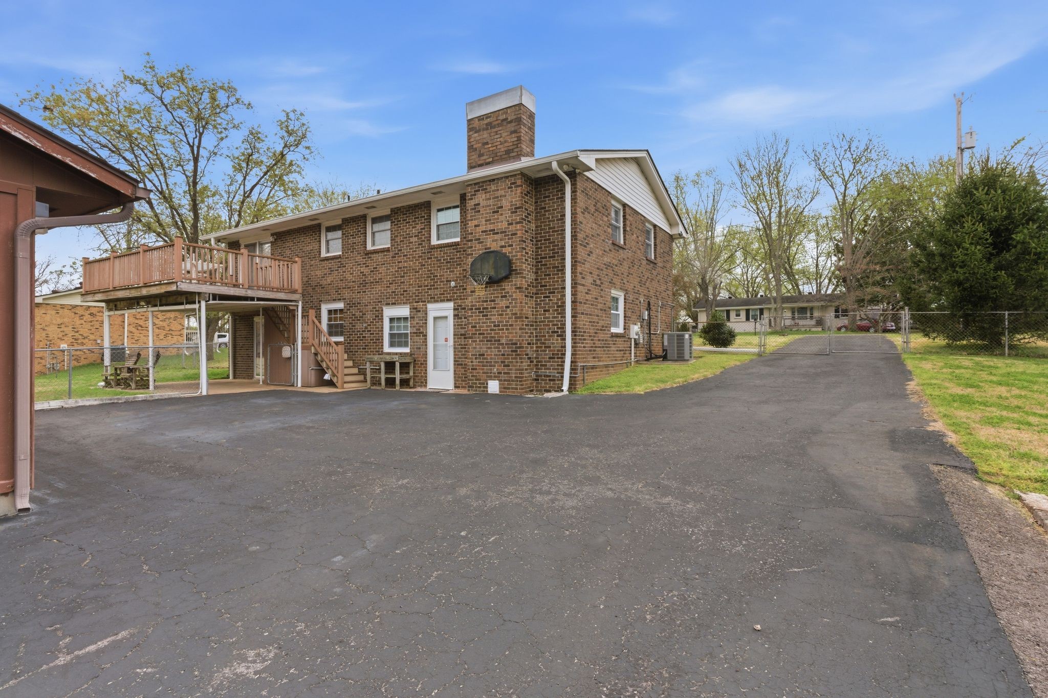 126 Robertson Ave