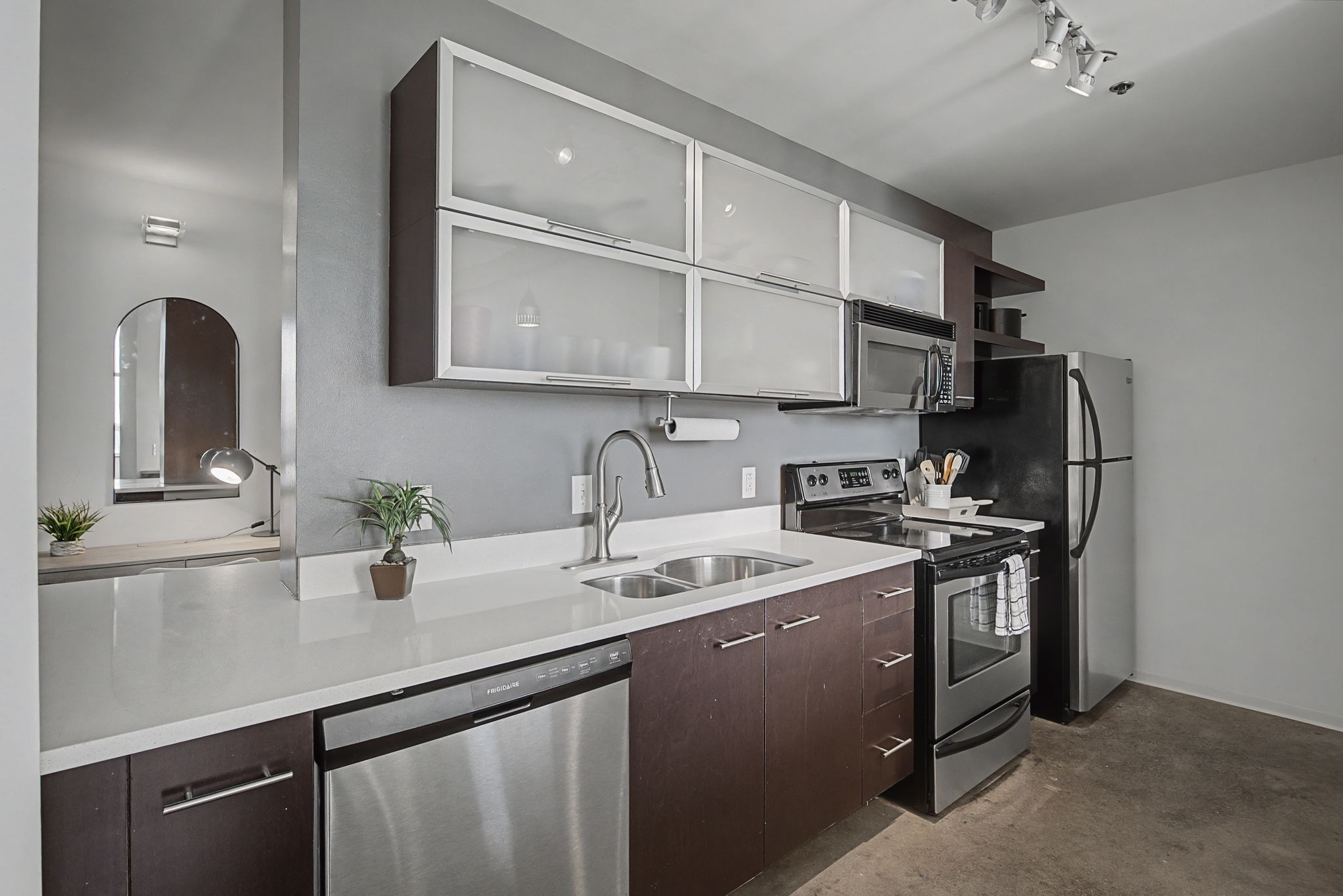 2115 Yeaman Pl