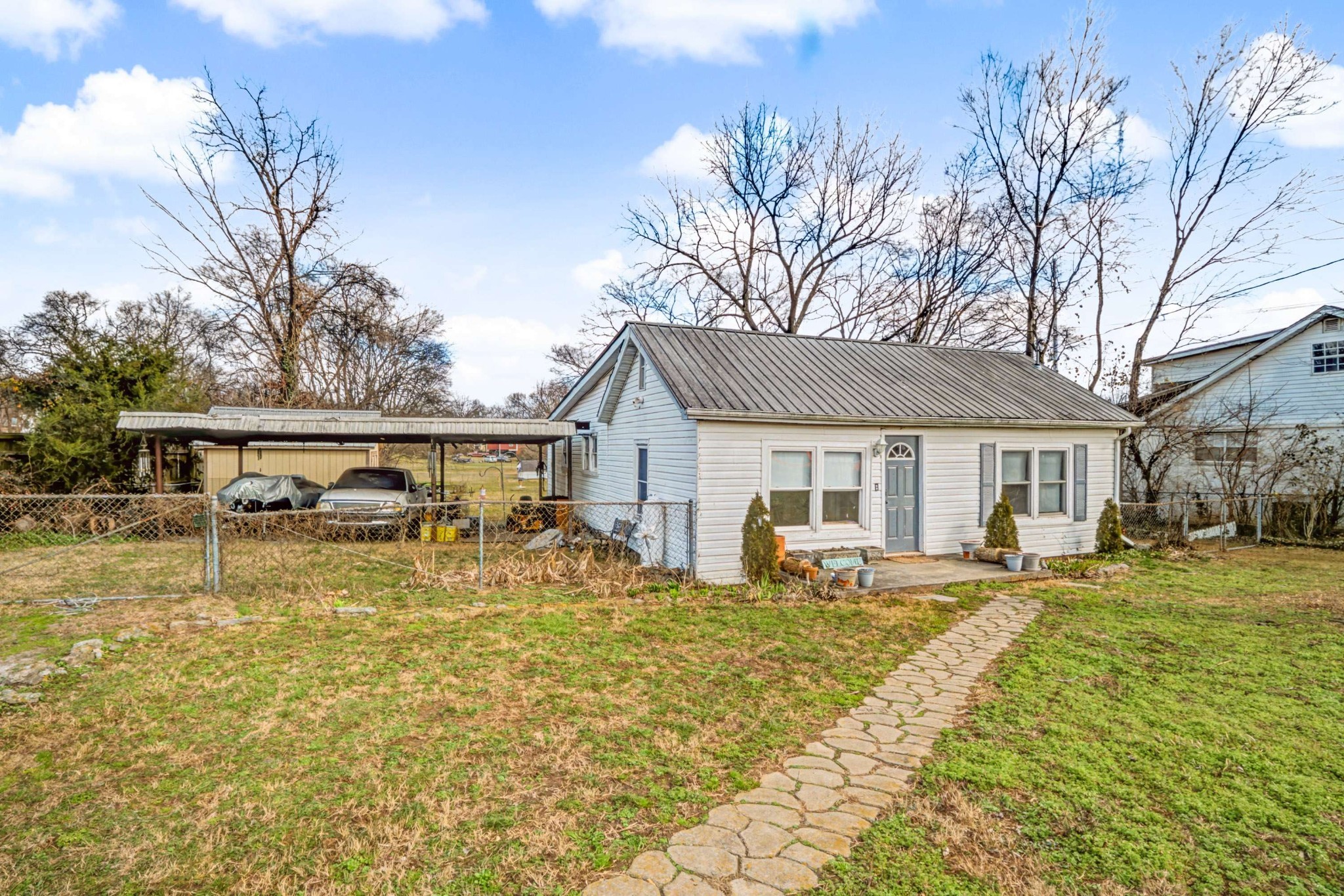 737 Saunders Ct