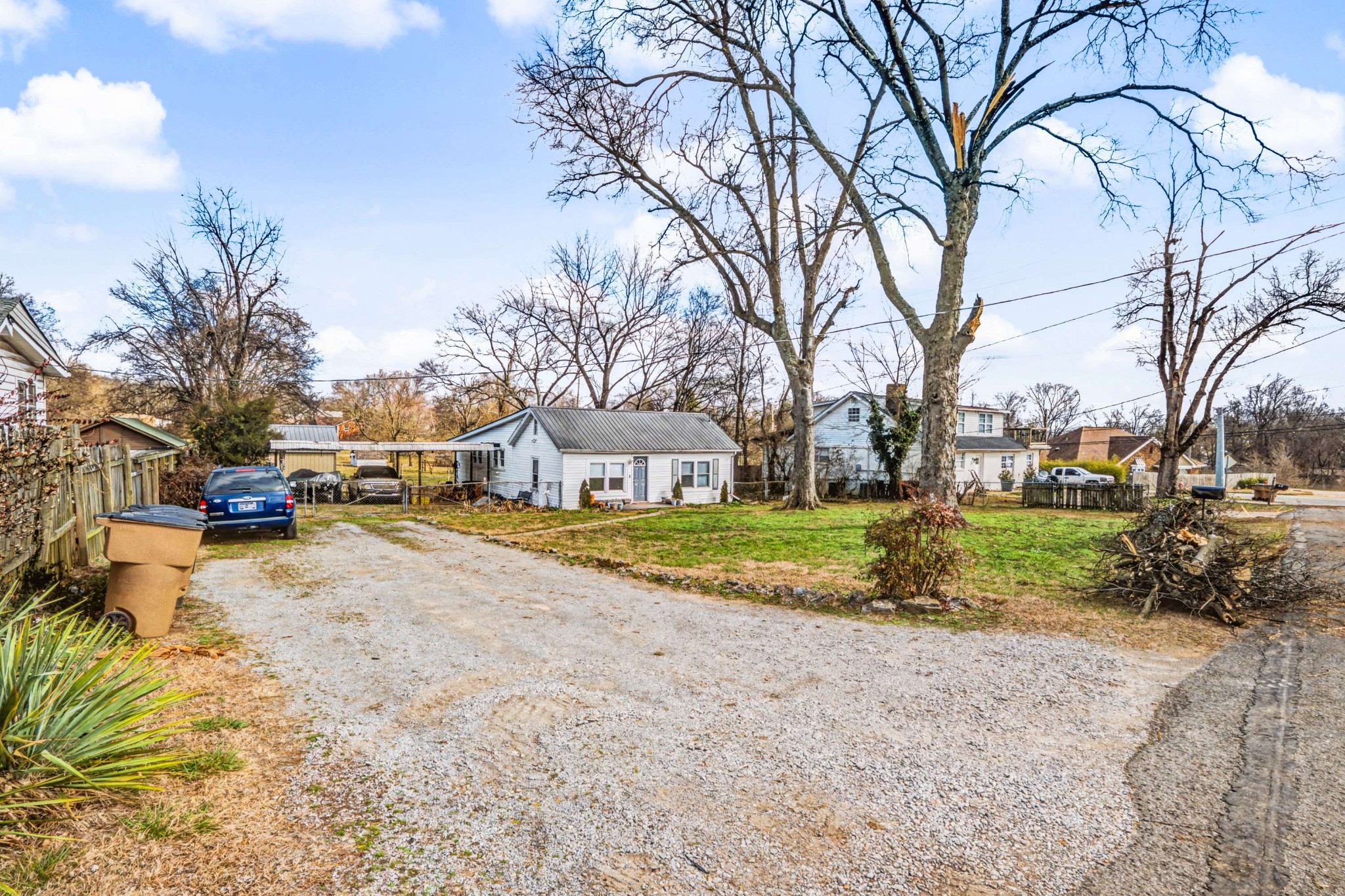 737 Saunders Ct