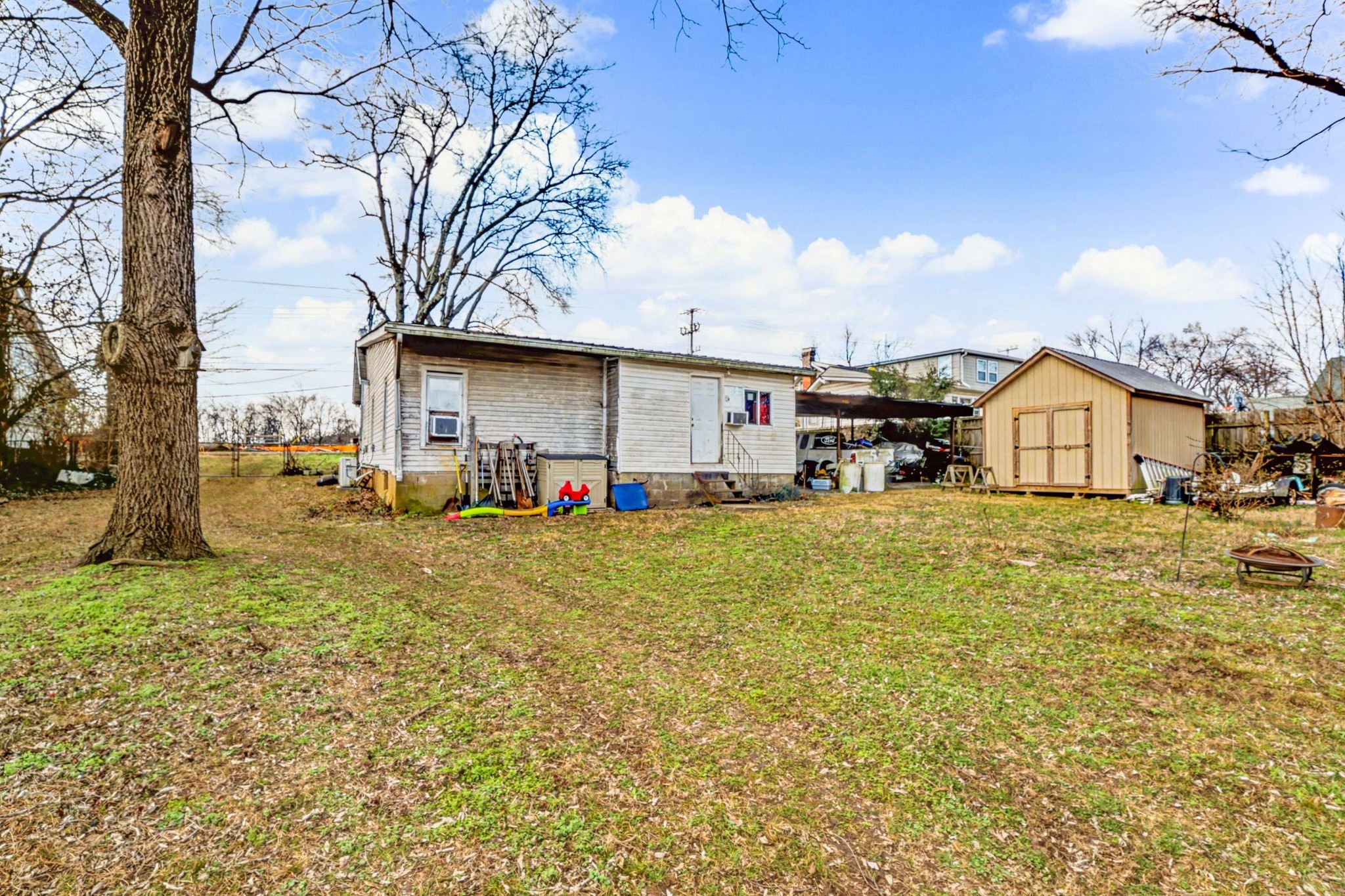 737 Saunders Ct
