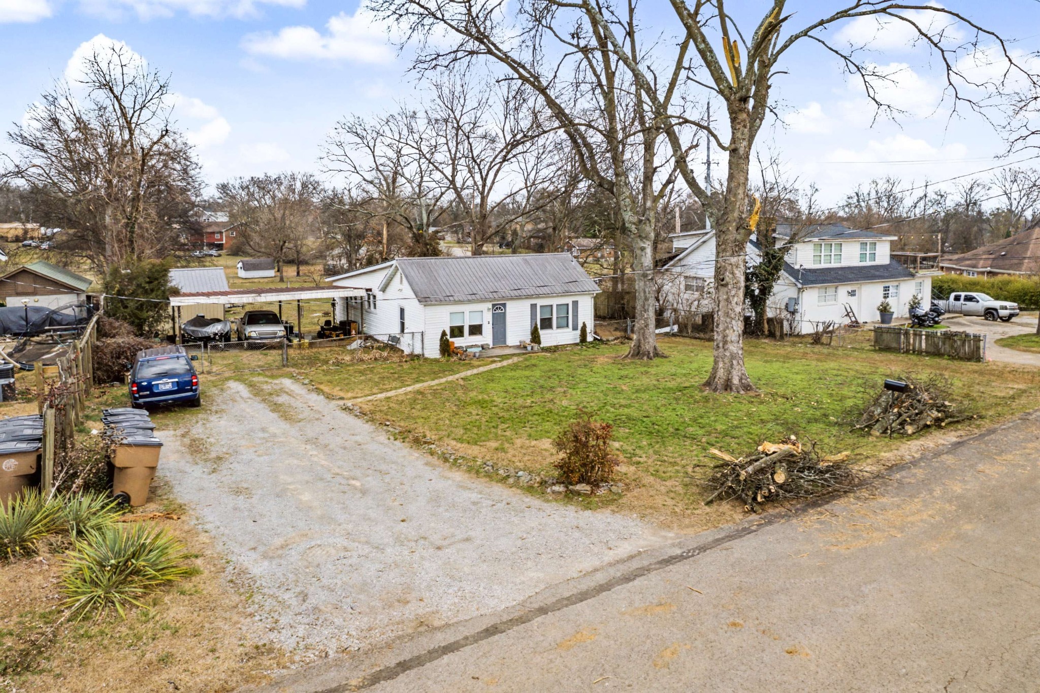 737 Saunders Ct