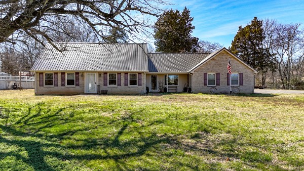 1621 Highway 41A, N