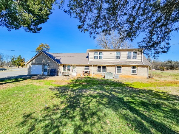 1621 Highway 41A, N
