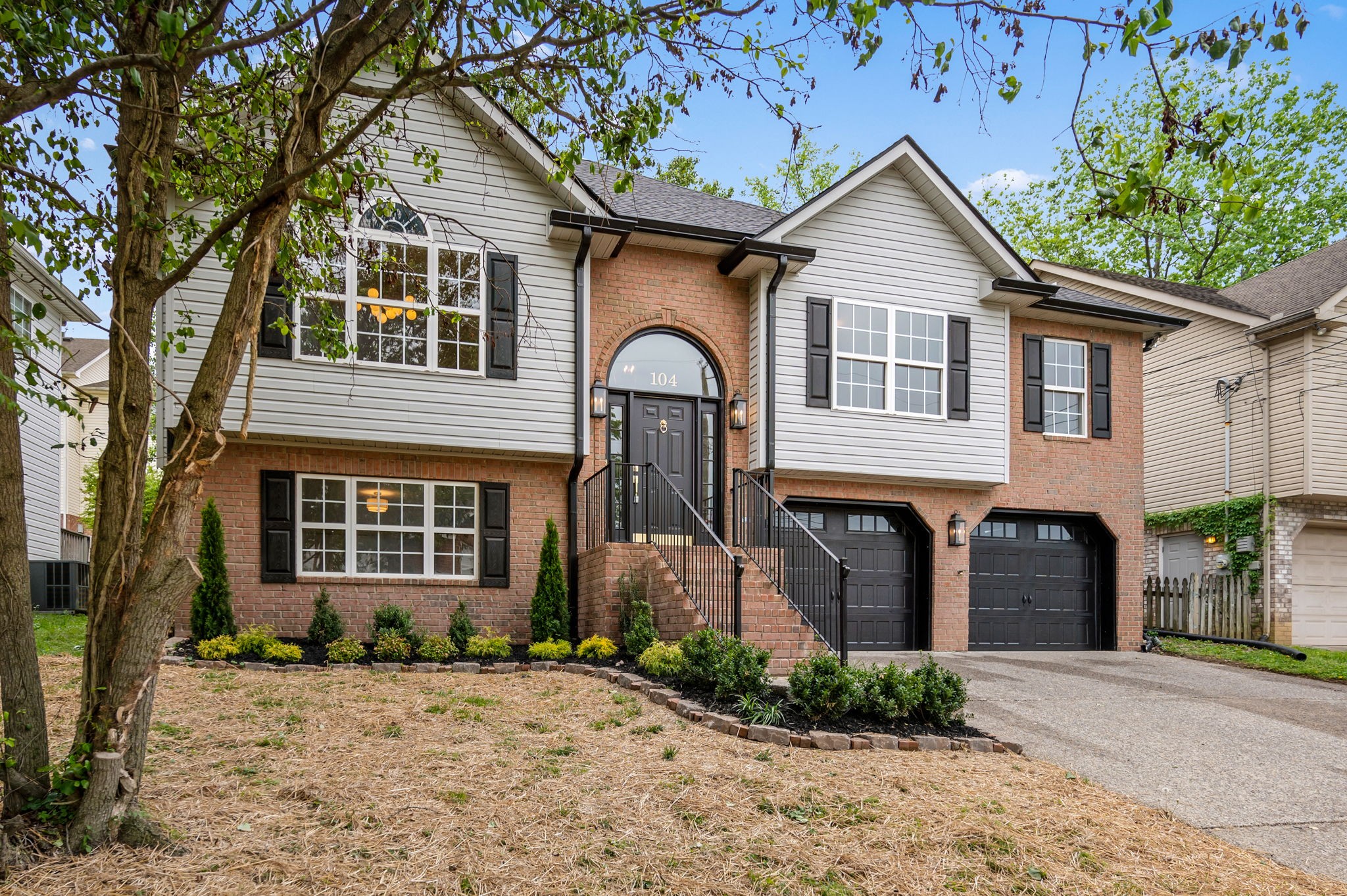 104 Edgewater Pl