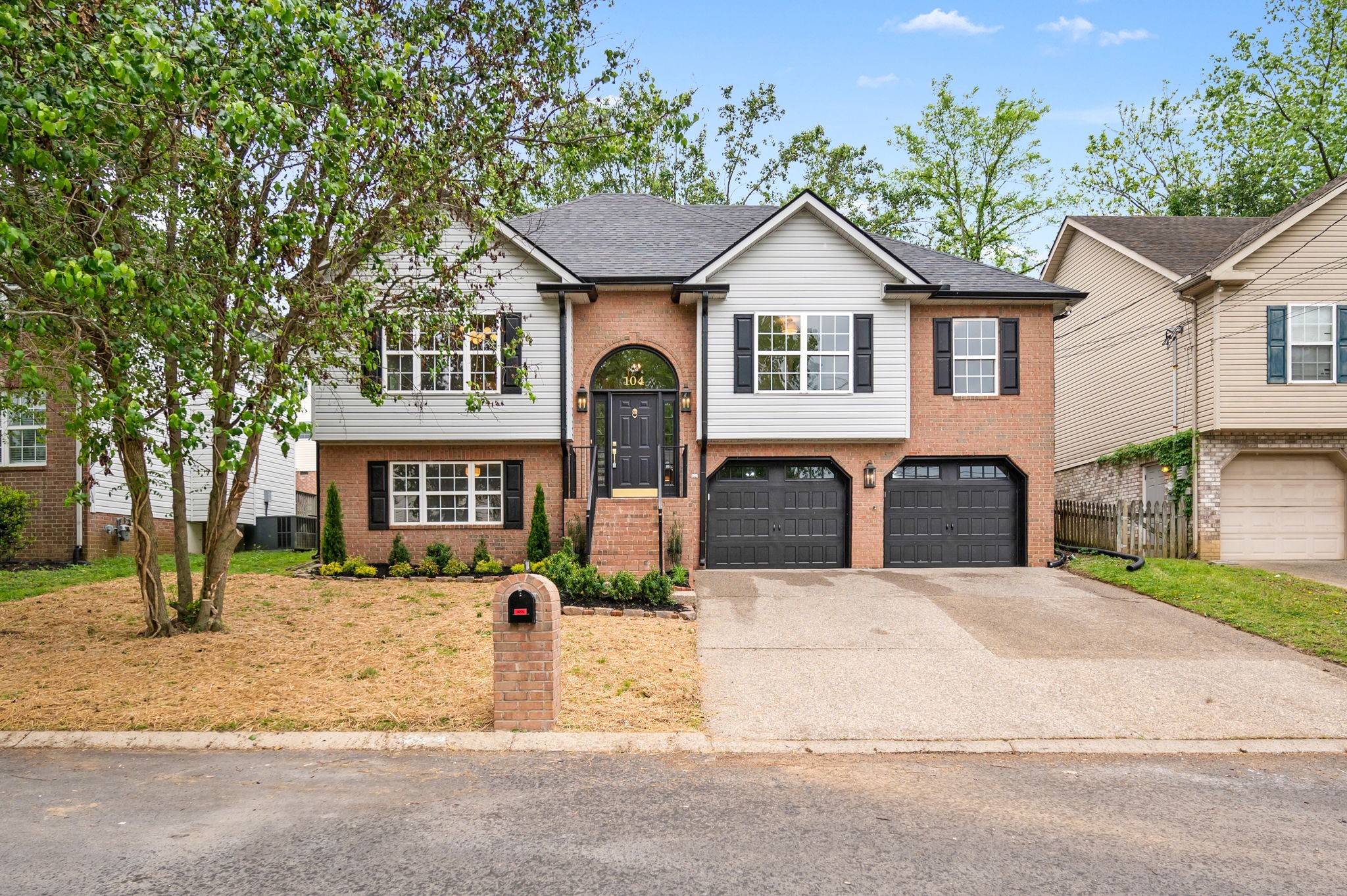 104 Edgewater Pl