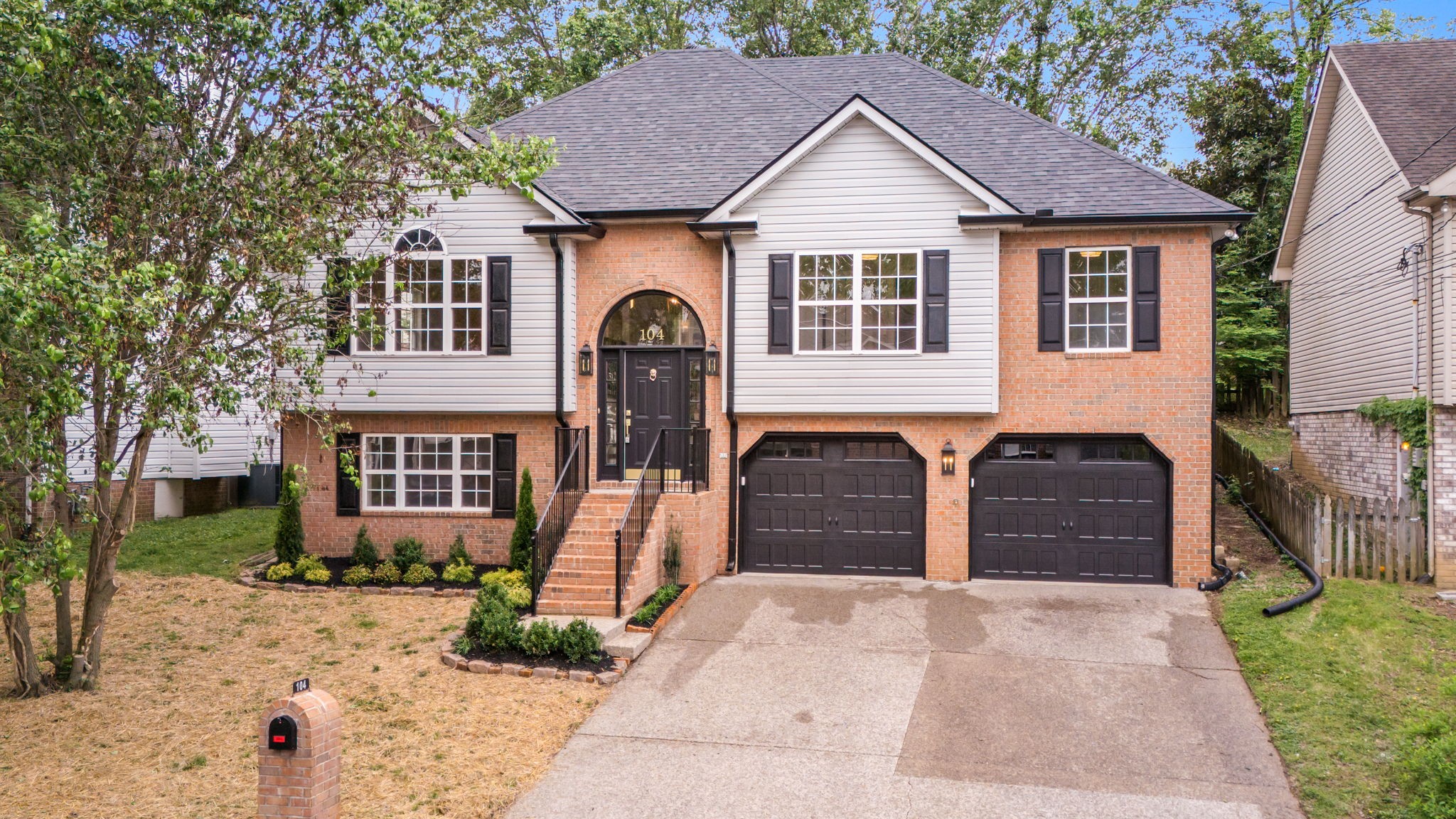 104 Edgewater Pl