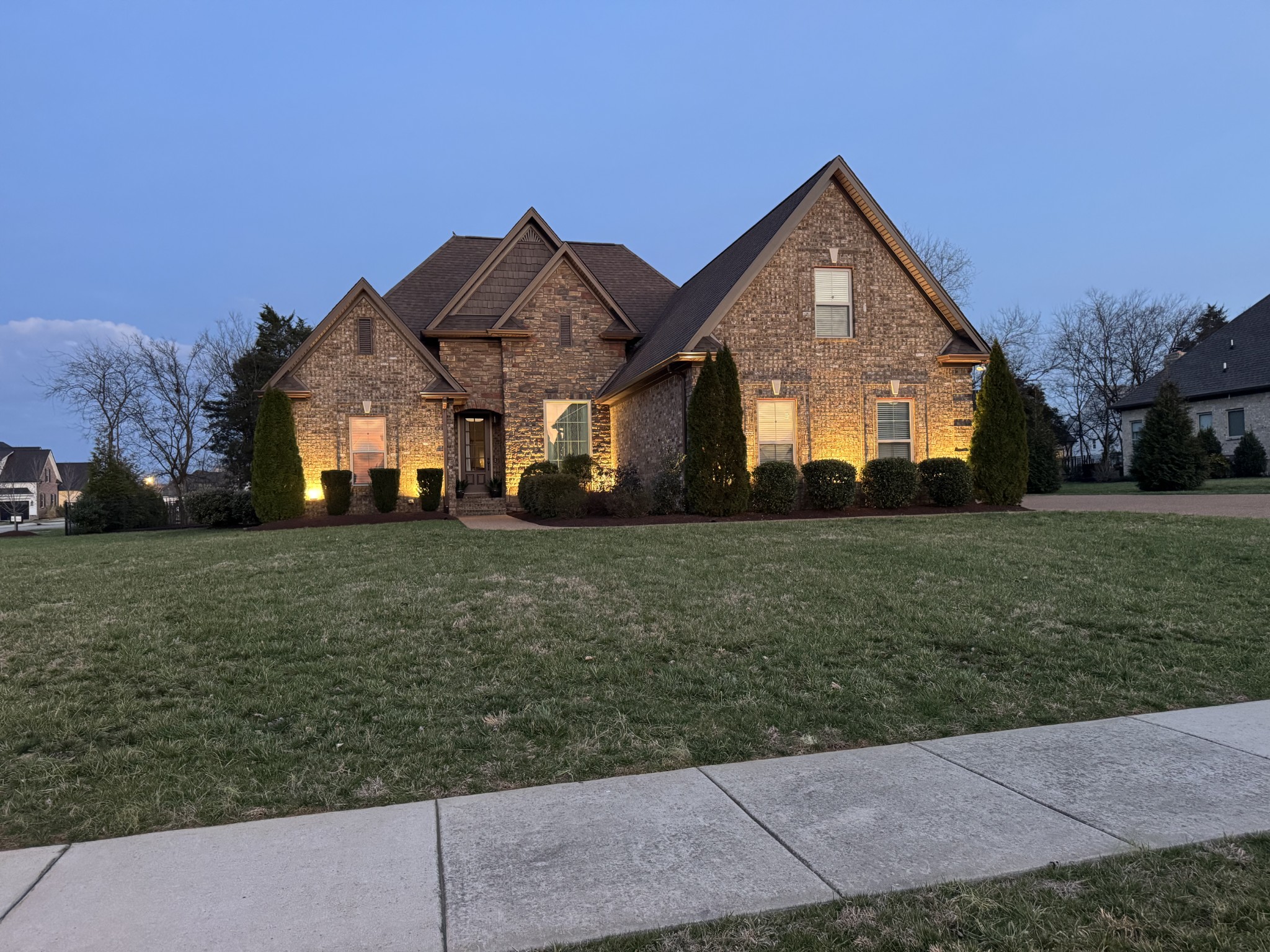 901 Larkspur Ln