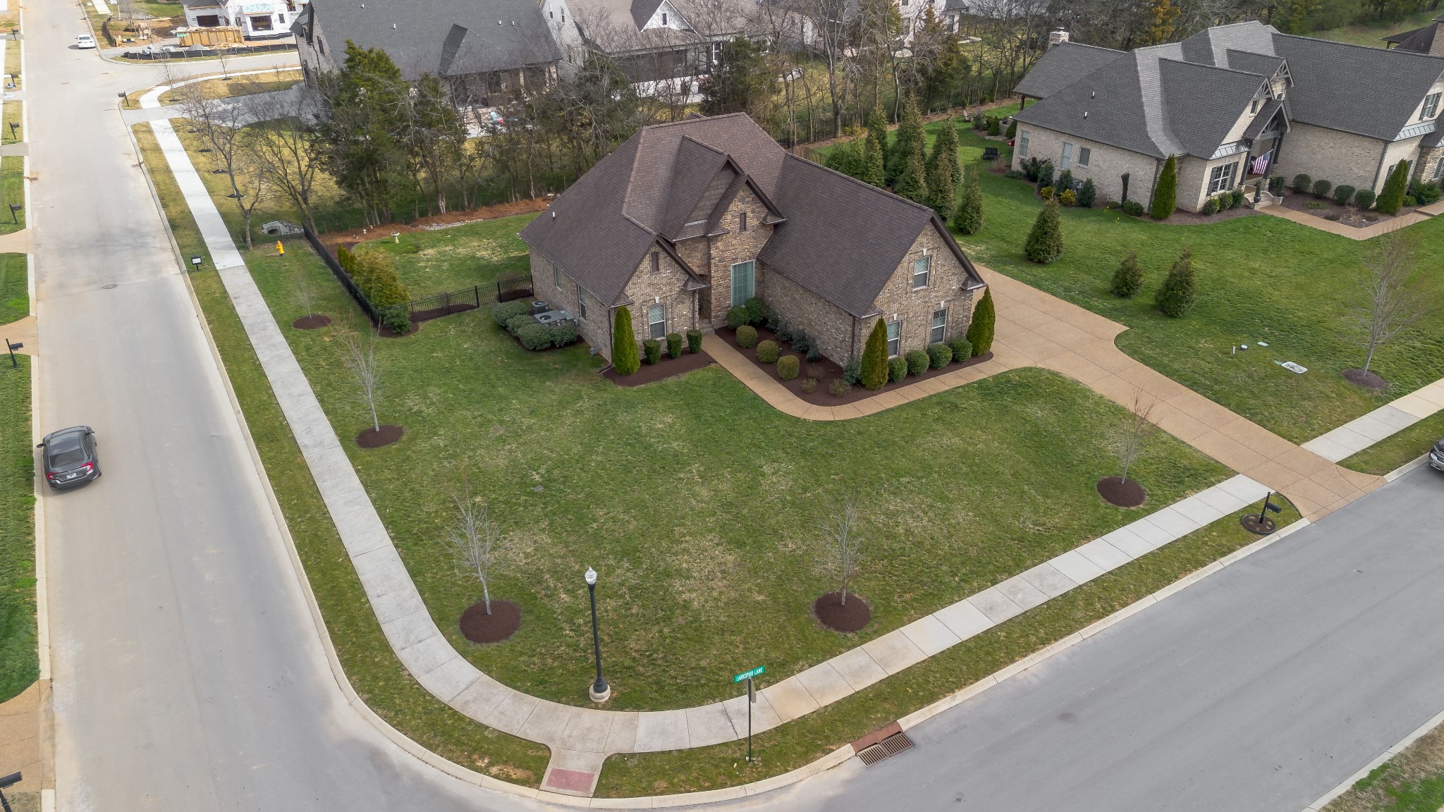 901 Larkspur Ln