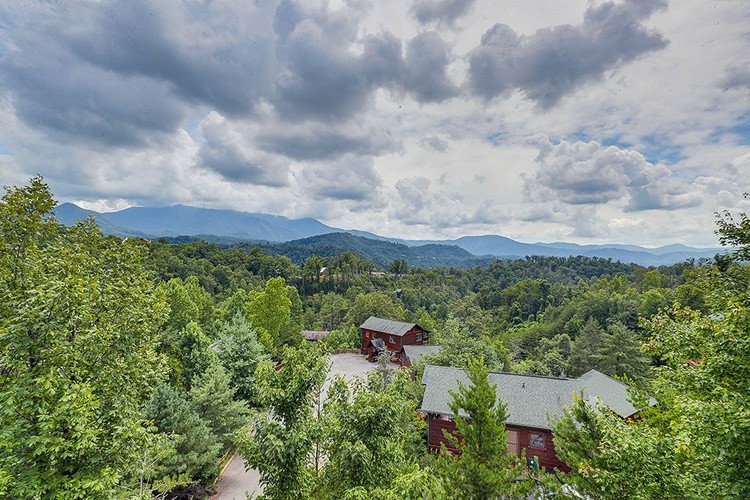 821 Great Smoky Way