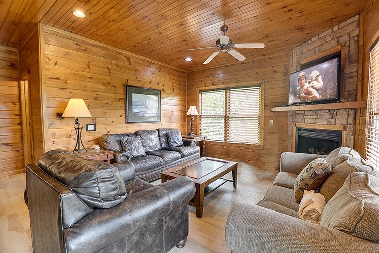 821 Great Smoky Way