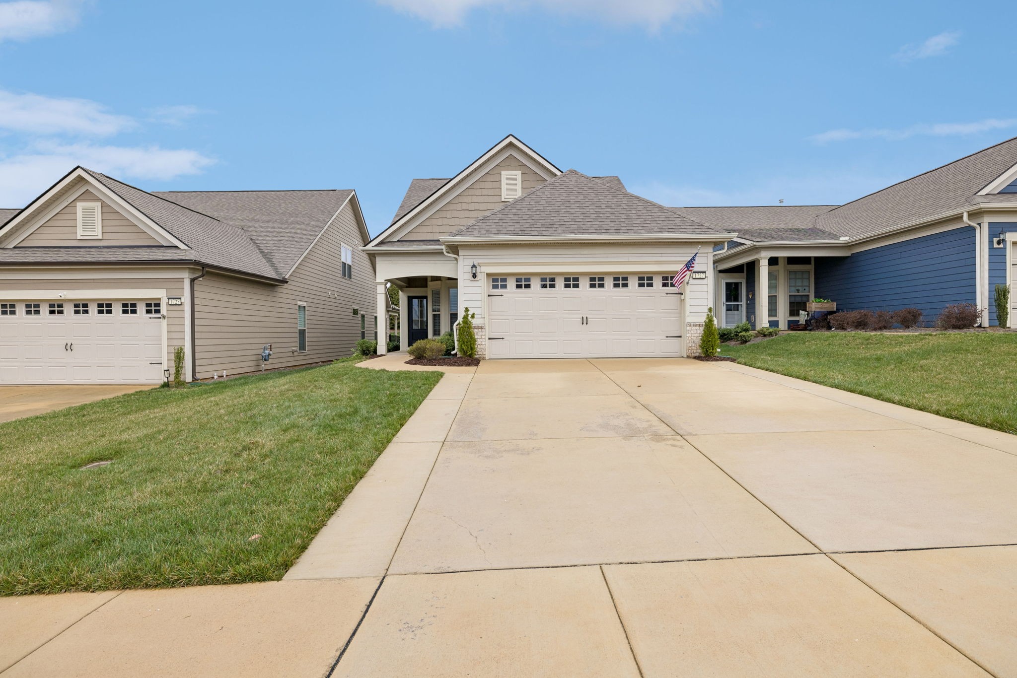 1727 Humphreys Gln
