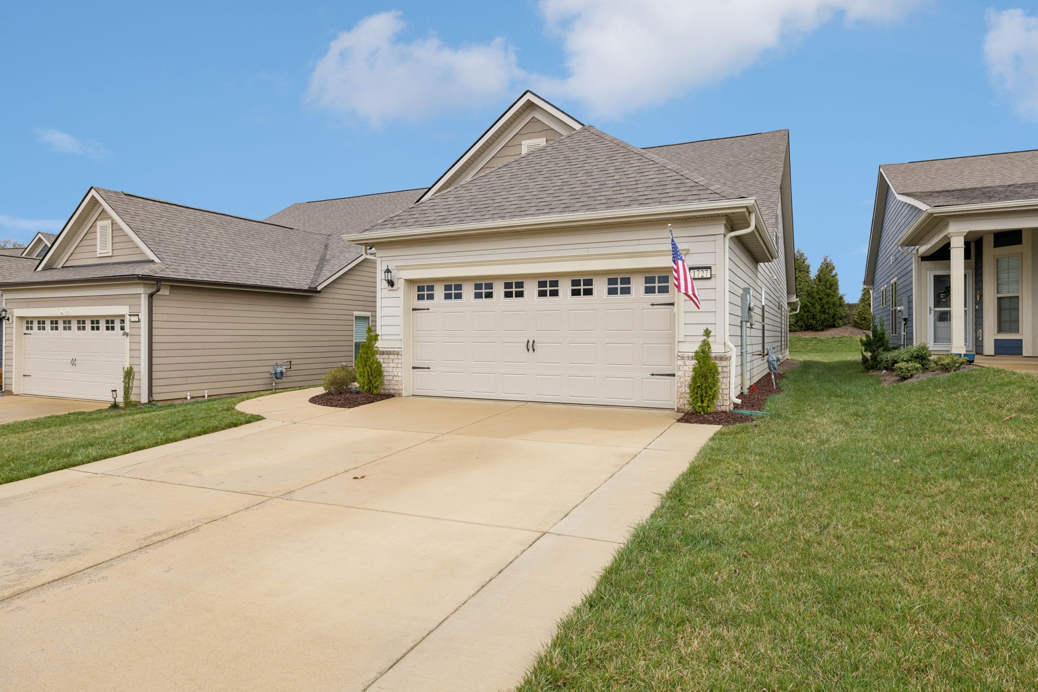 1727 Humphreys Gln
