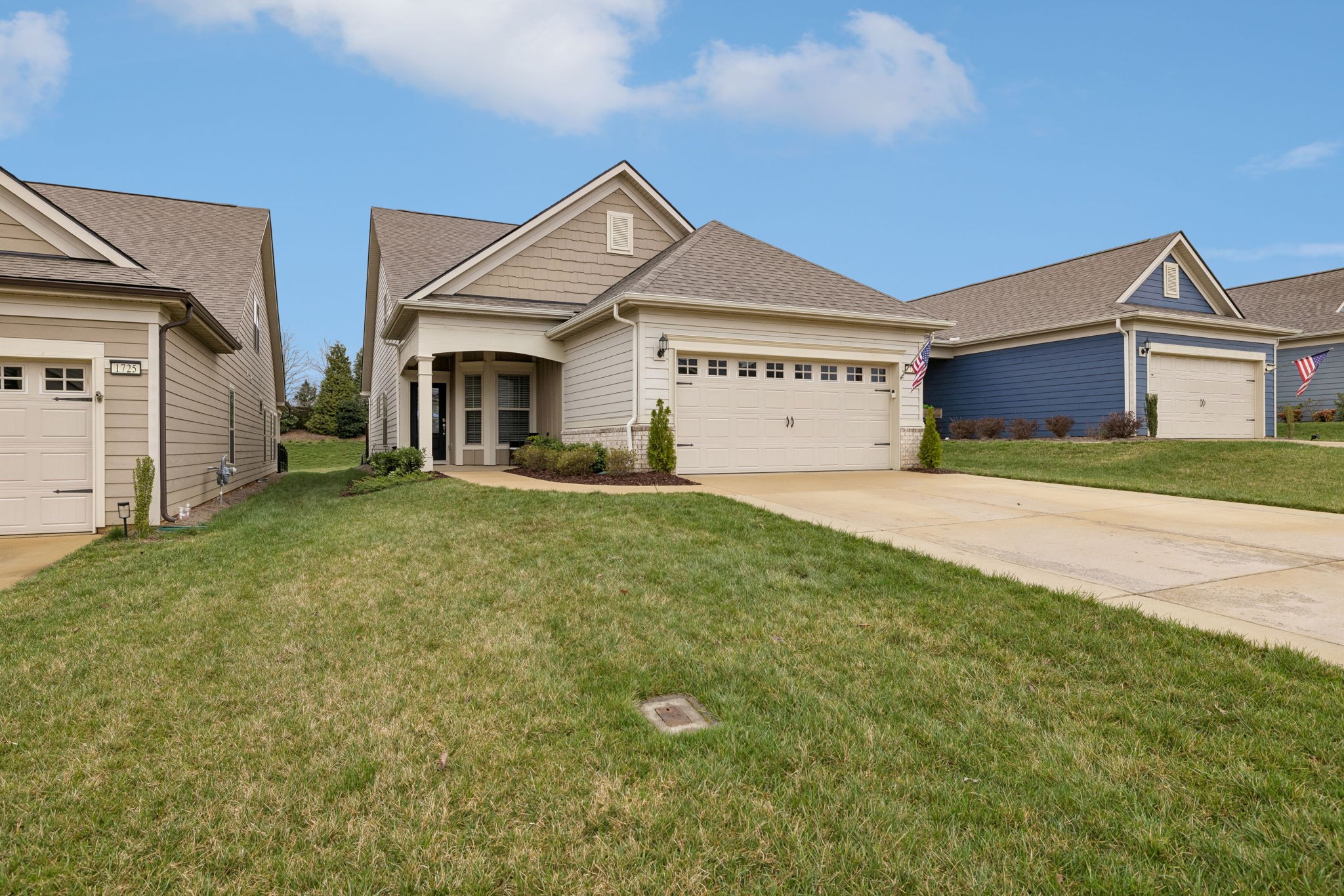 1727 Humphreys Gln