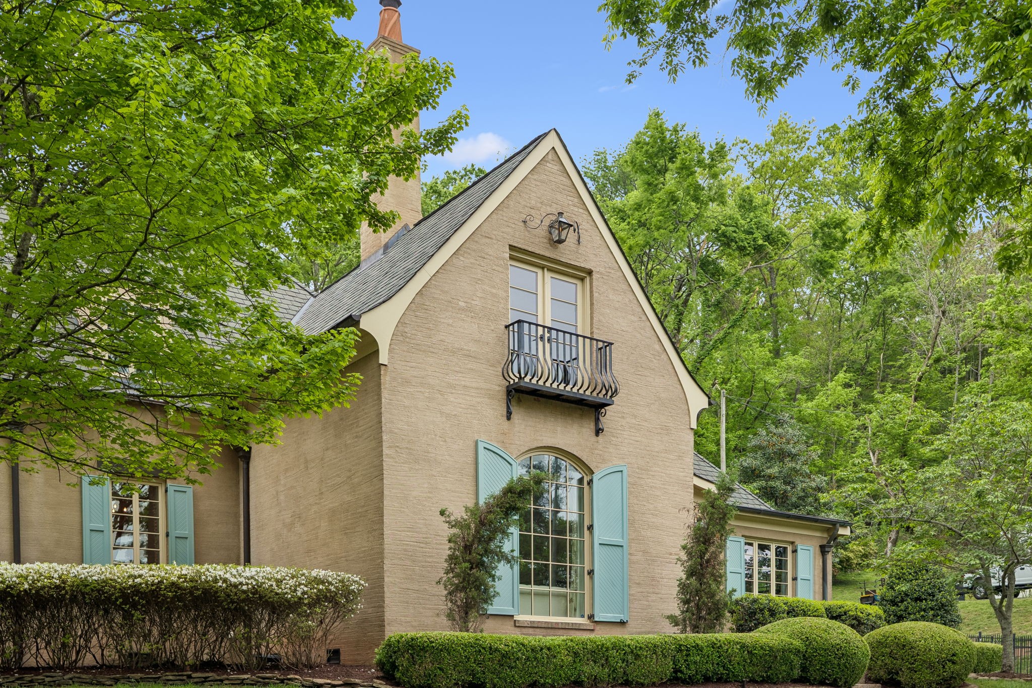 2127 Chickering