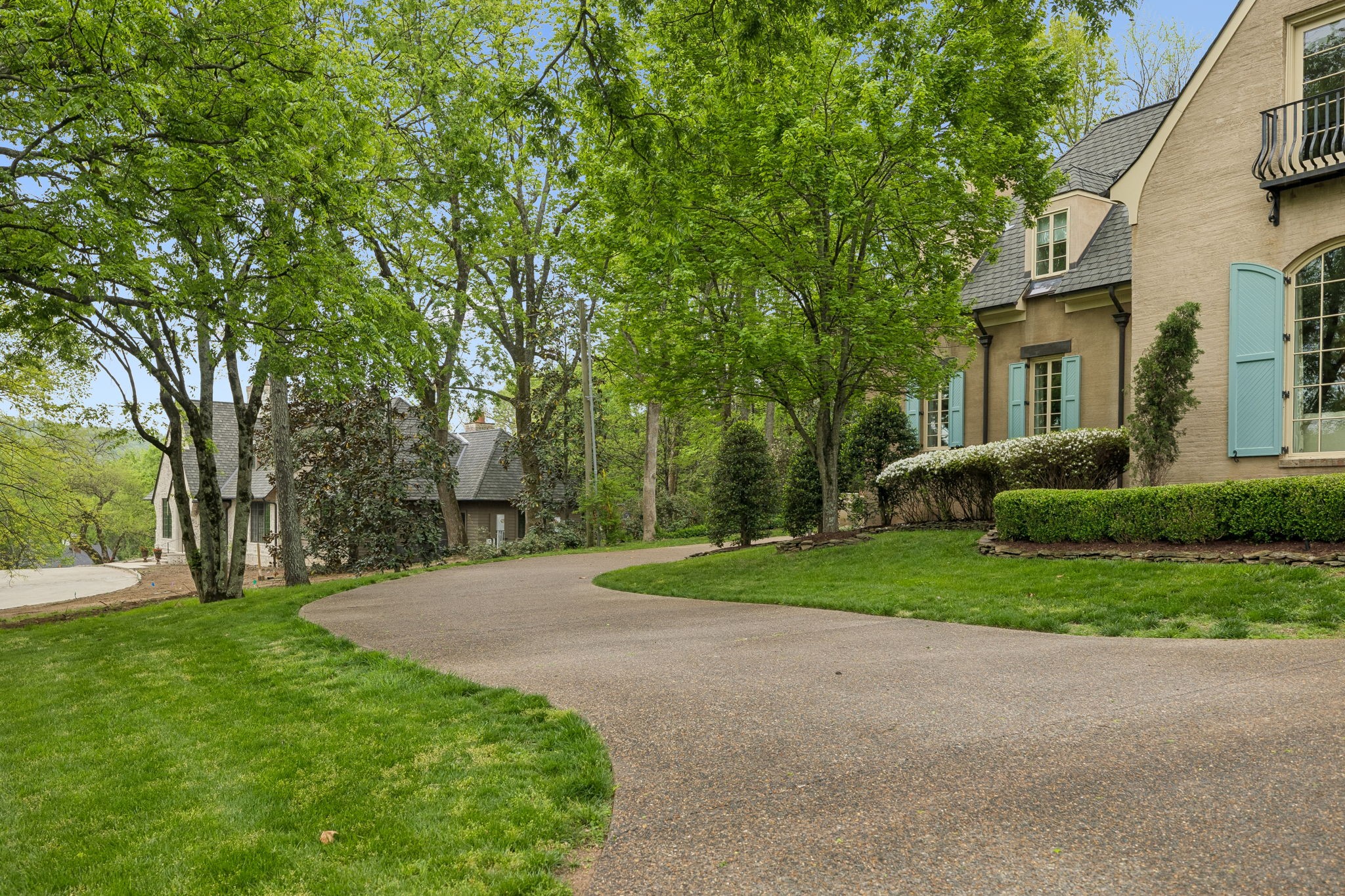 2127 Chickering