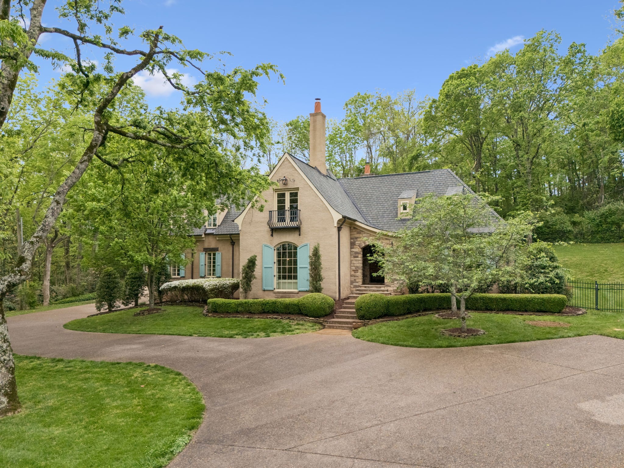 2127 Chickering