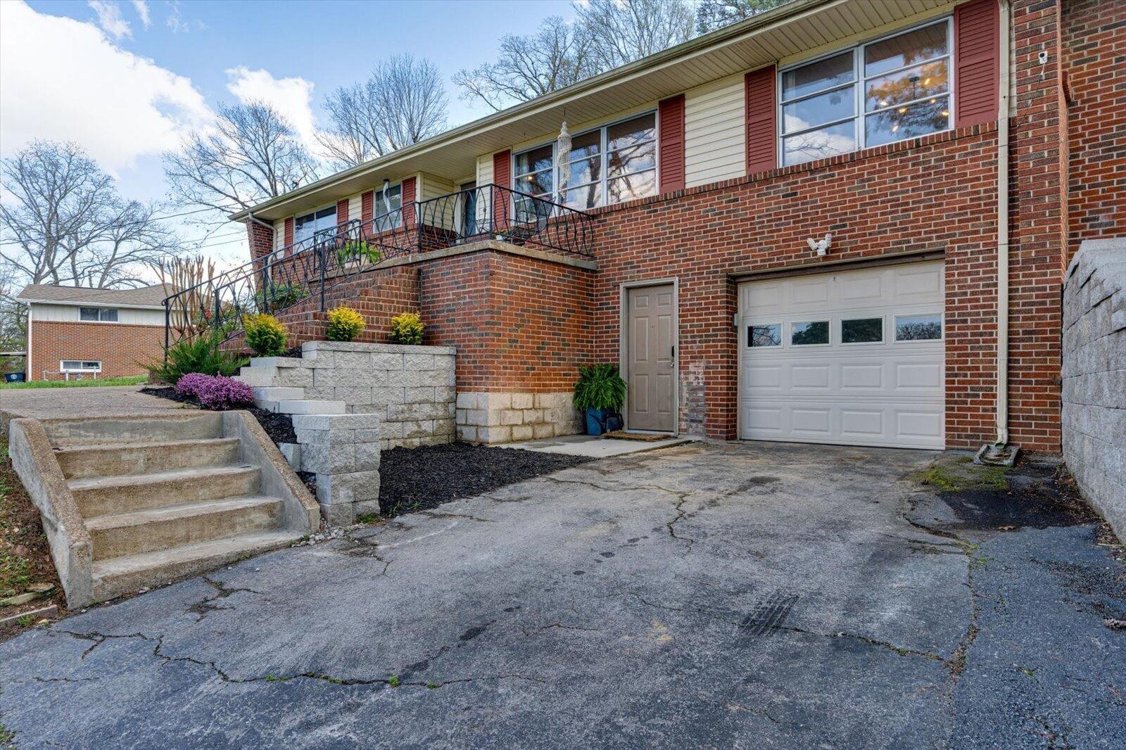 1402 John Ross Road