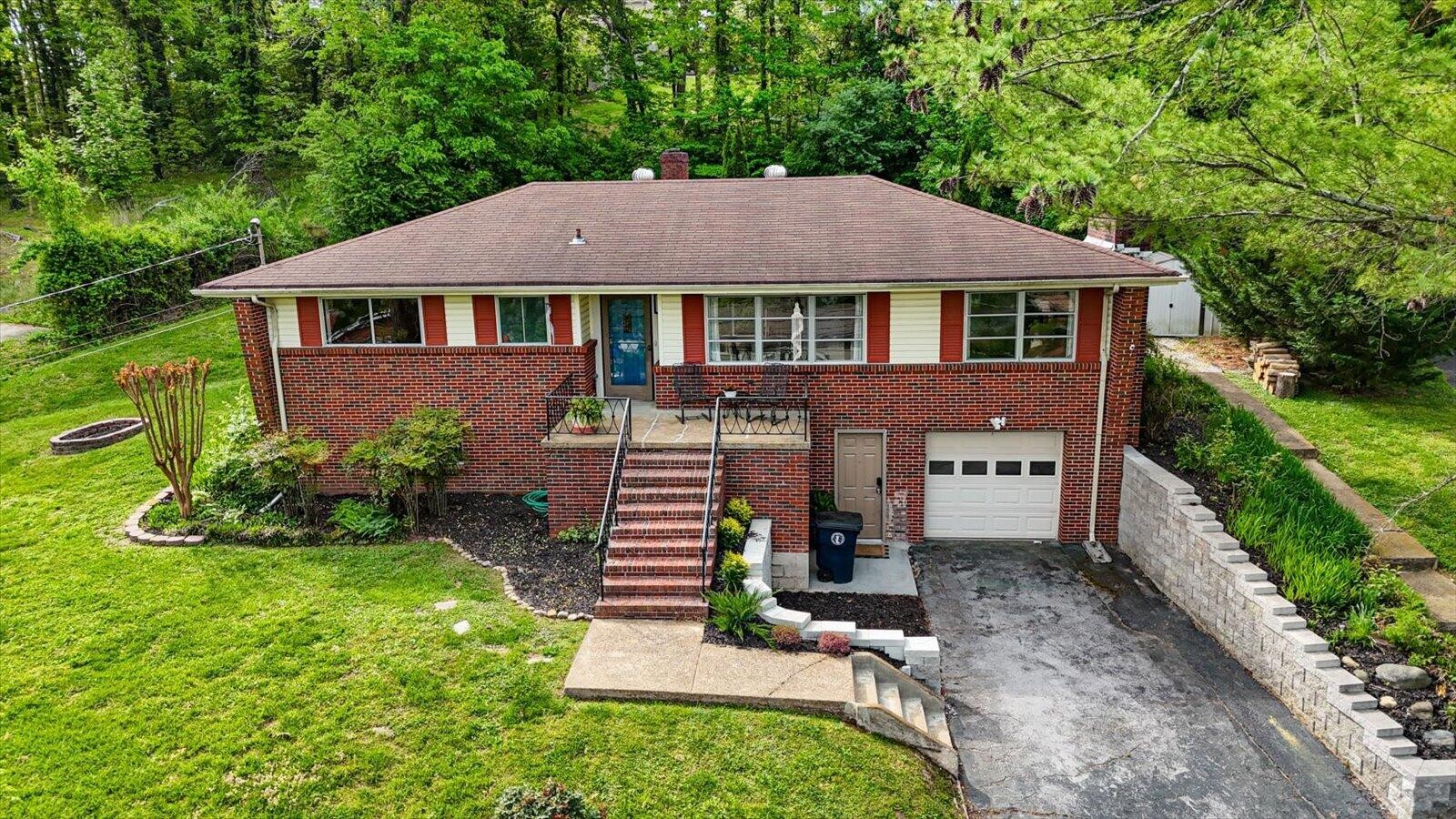 1402 John Ross Road