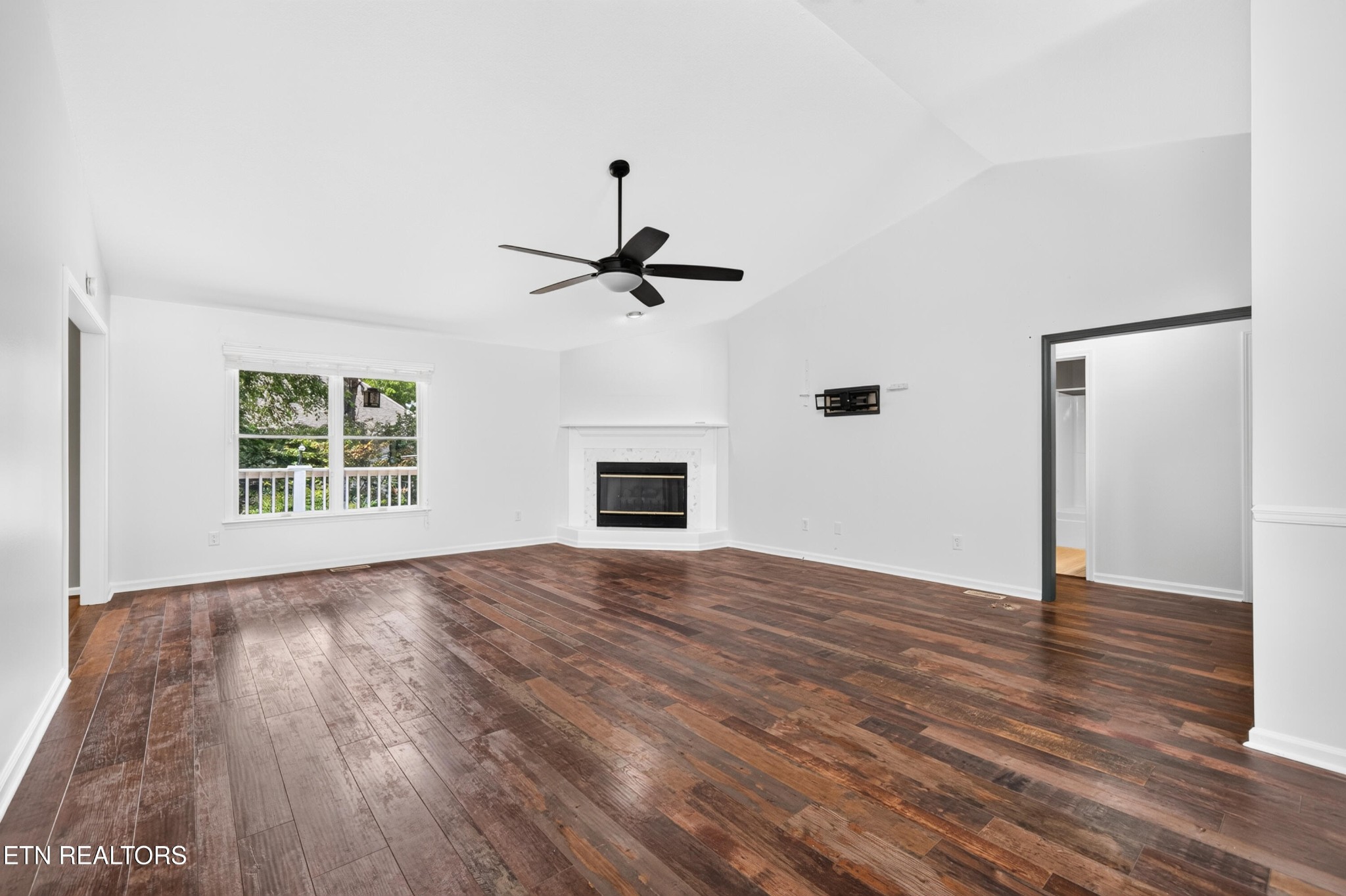 15 Ridge Crest Circle
