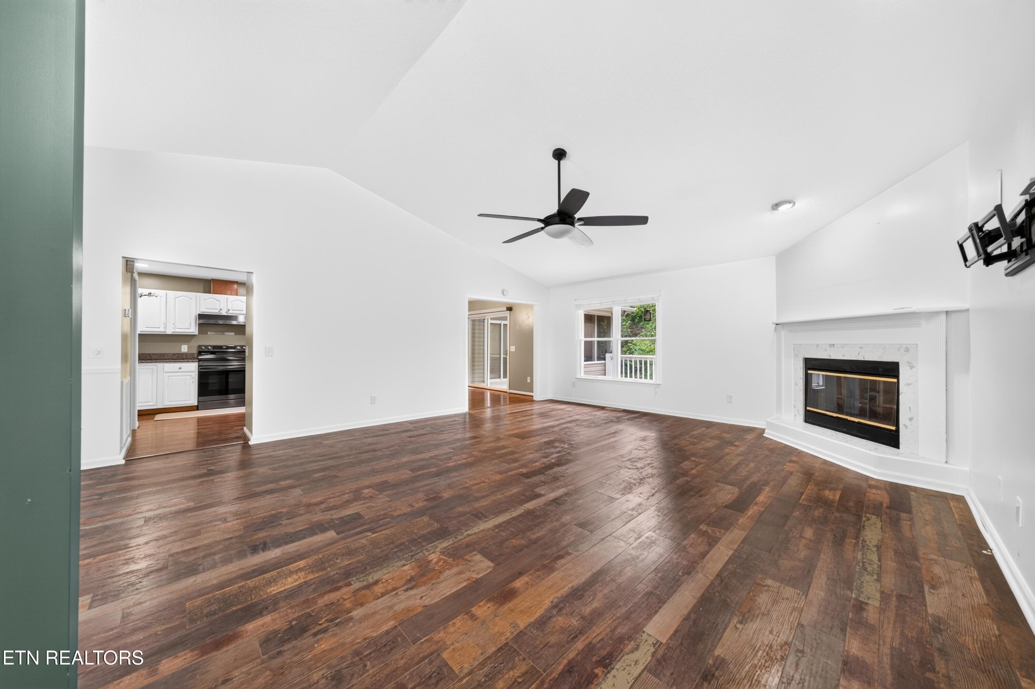 15 Ridge Crest Circle