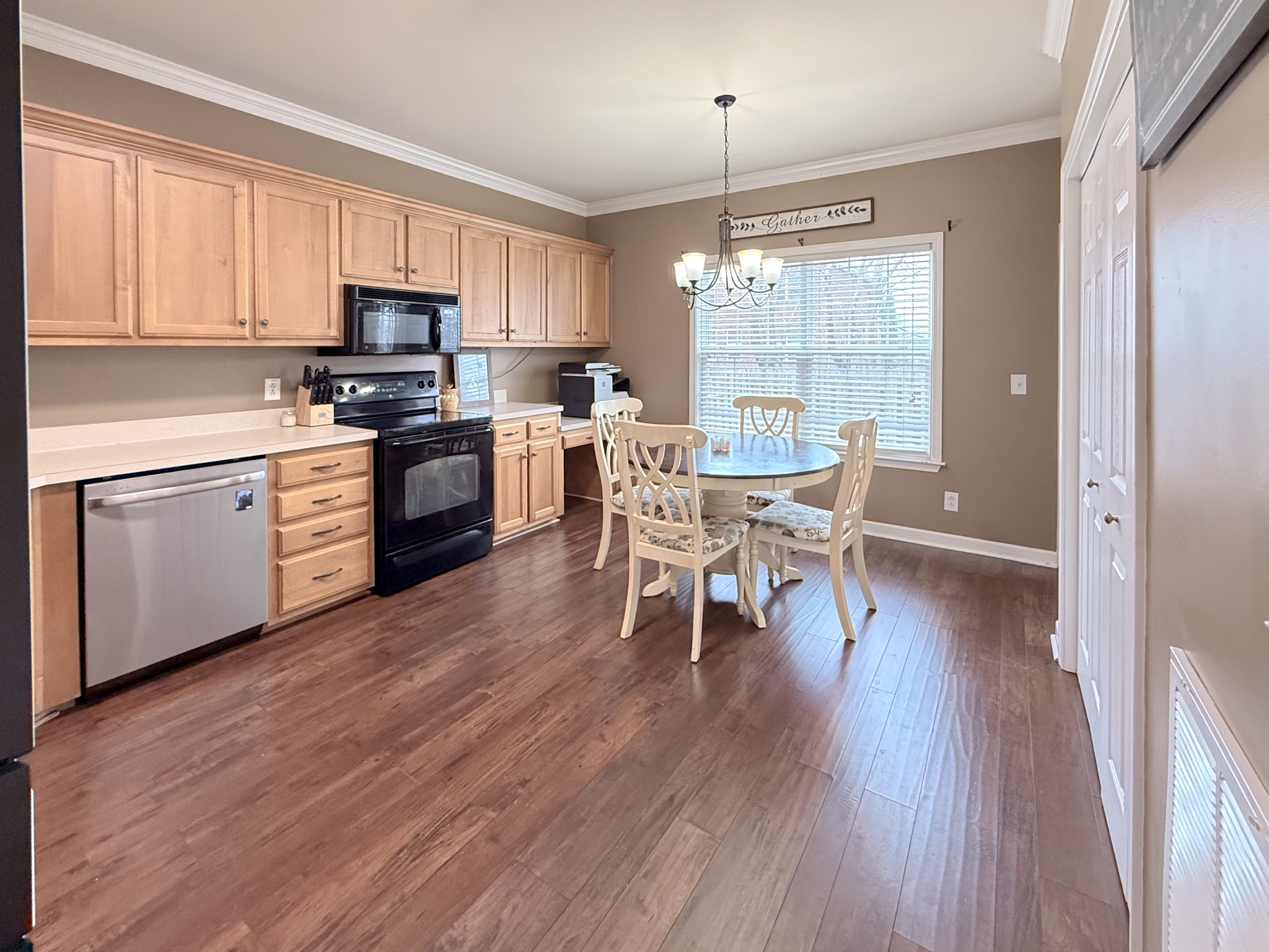 305 Dakota Dr