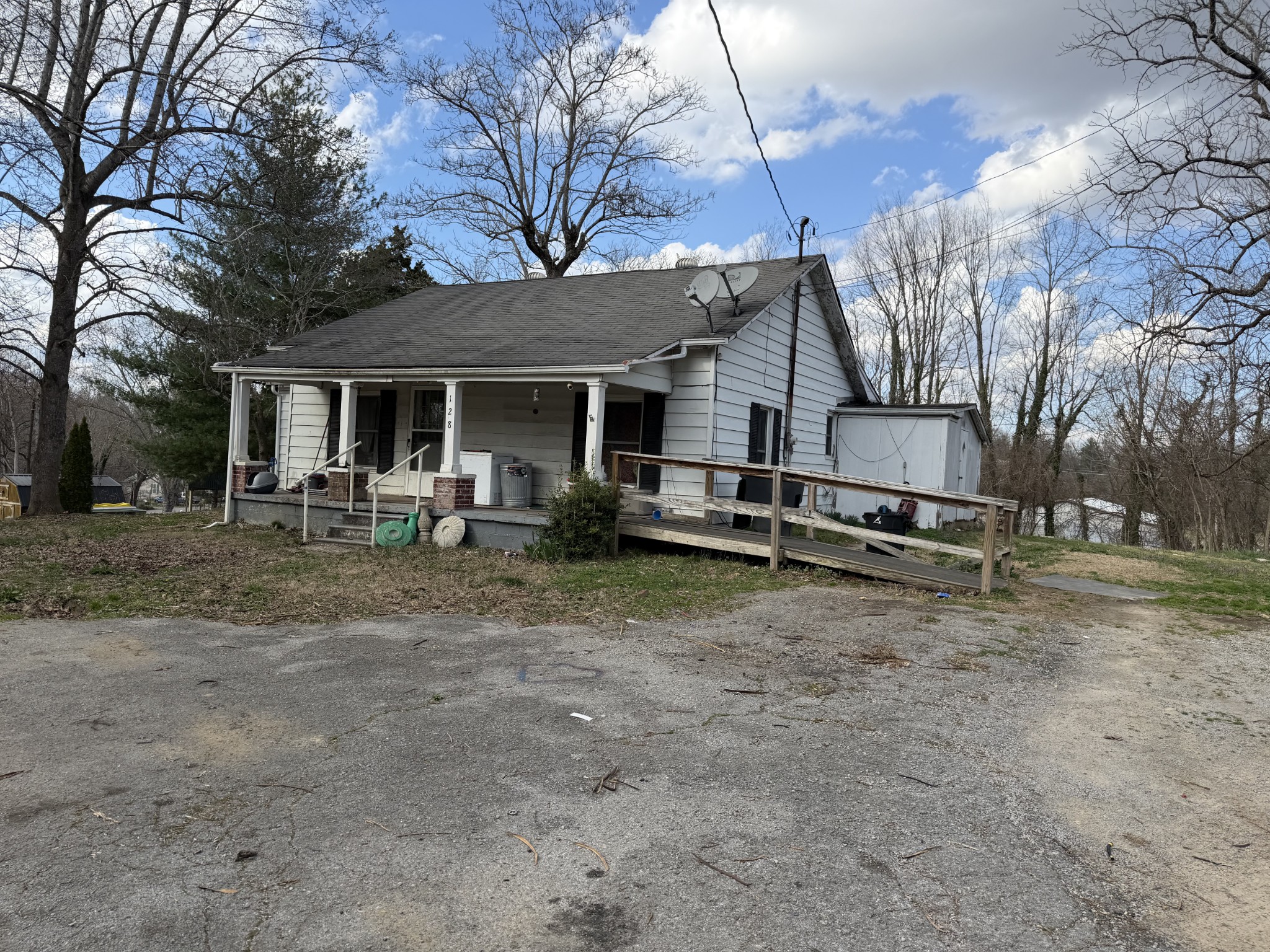 128 W Shellsford Rd