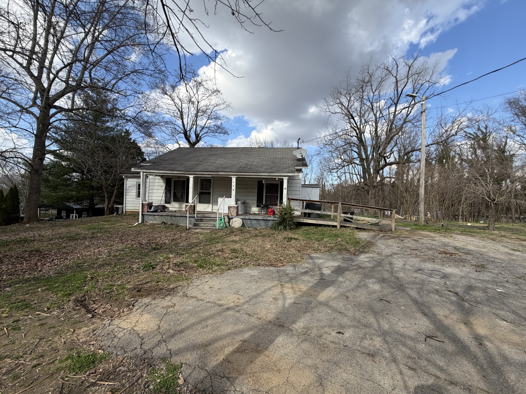128 W Shellsford Rd