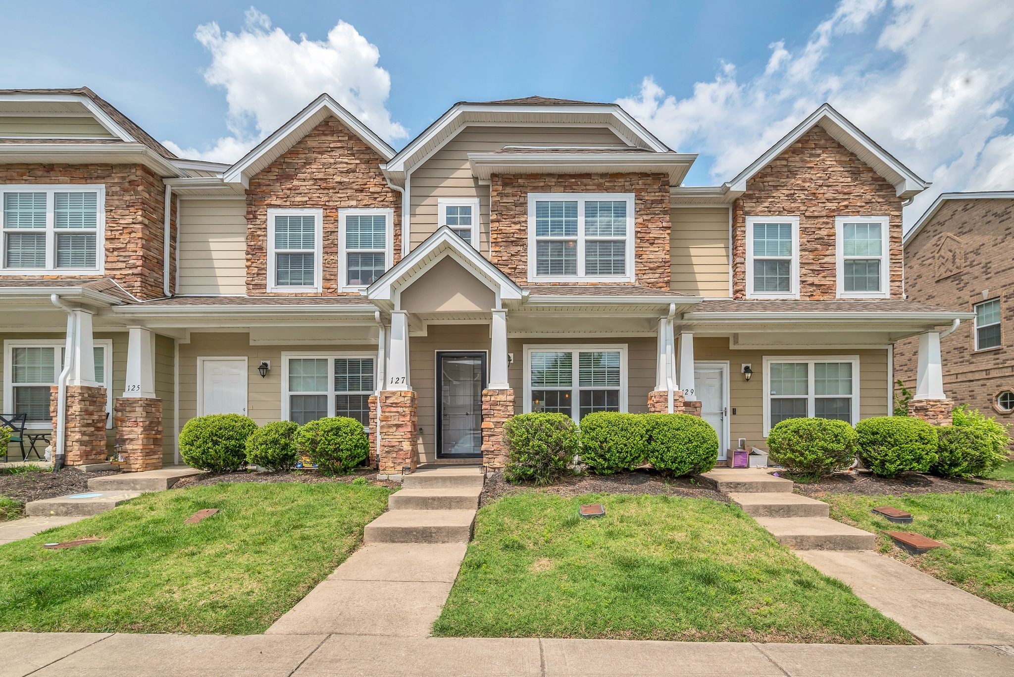127 Cobblestone Place Dr