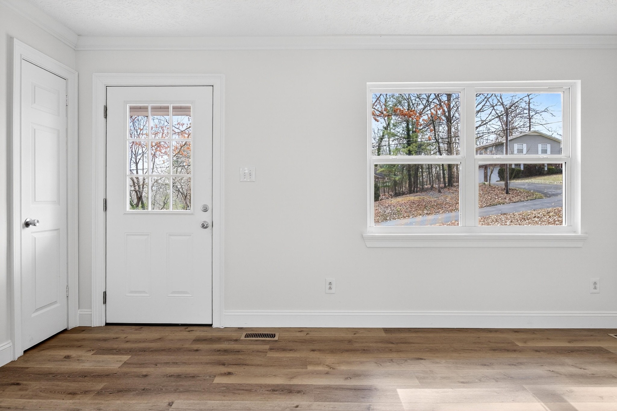 379 Oakwood Circle, NE