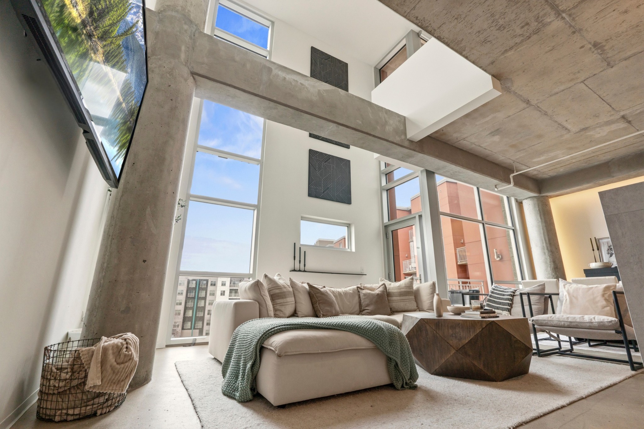 2115 Yeaman Pl