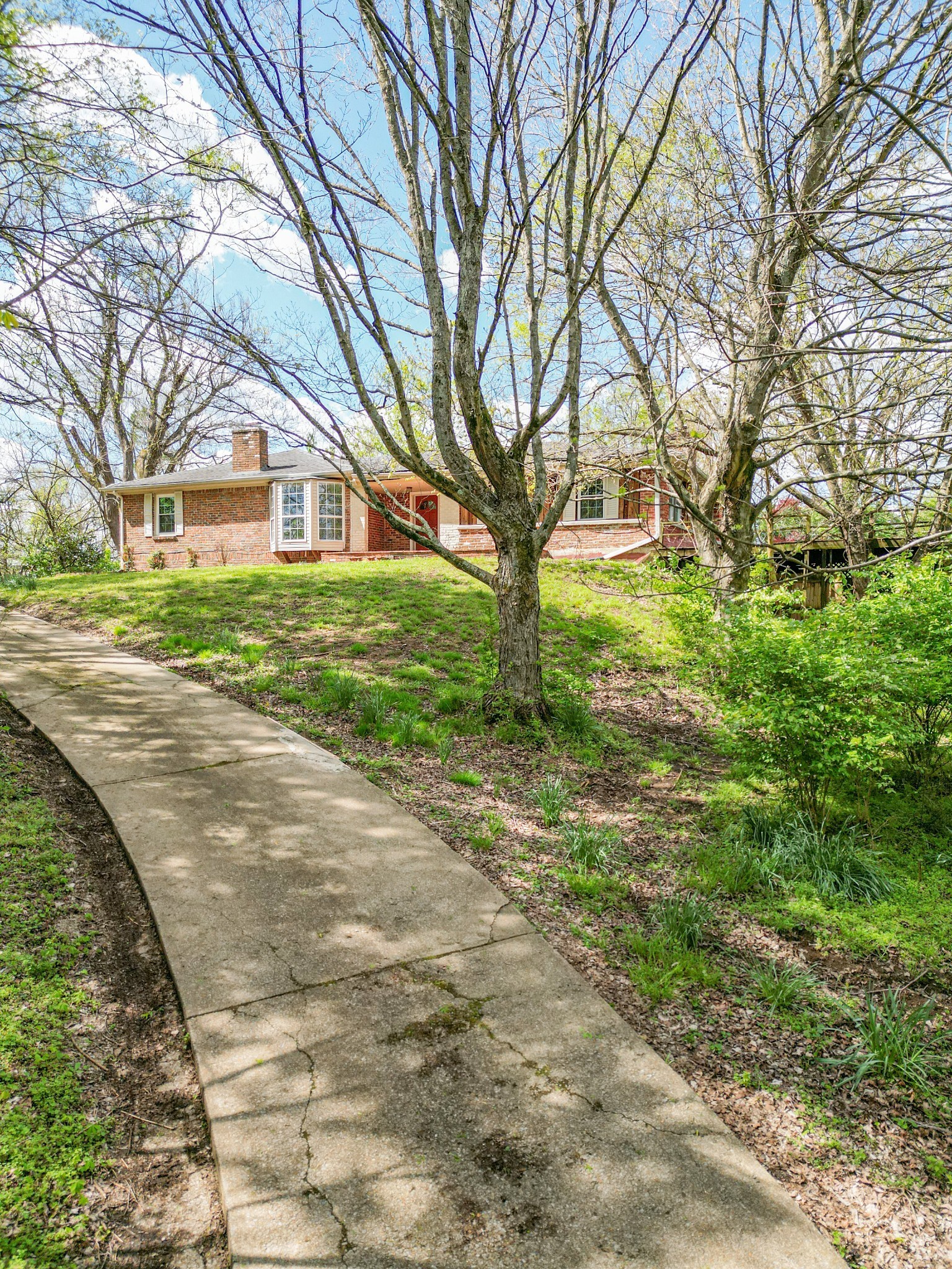 312 Sunnyside Ln