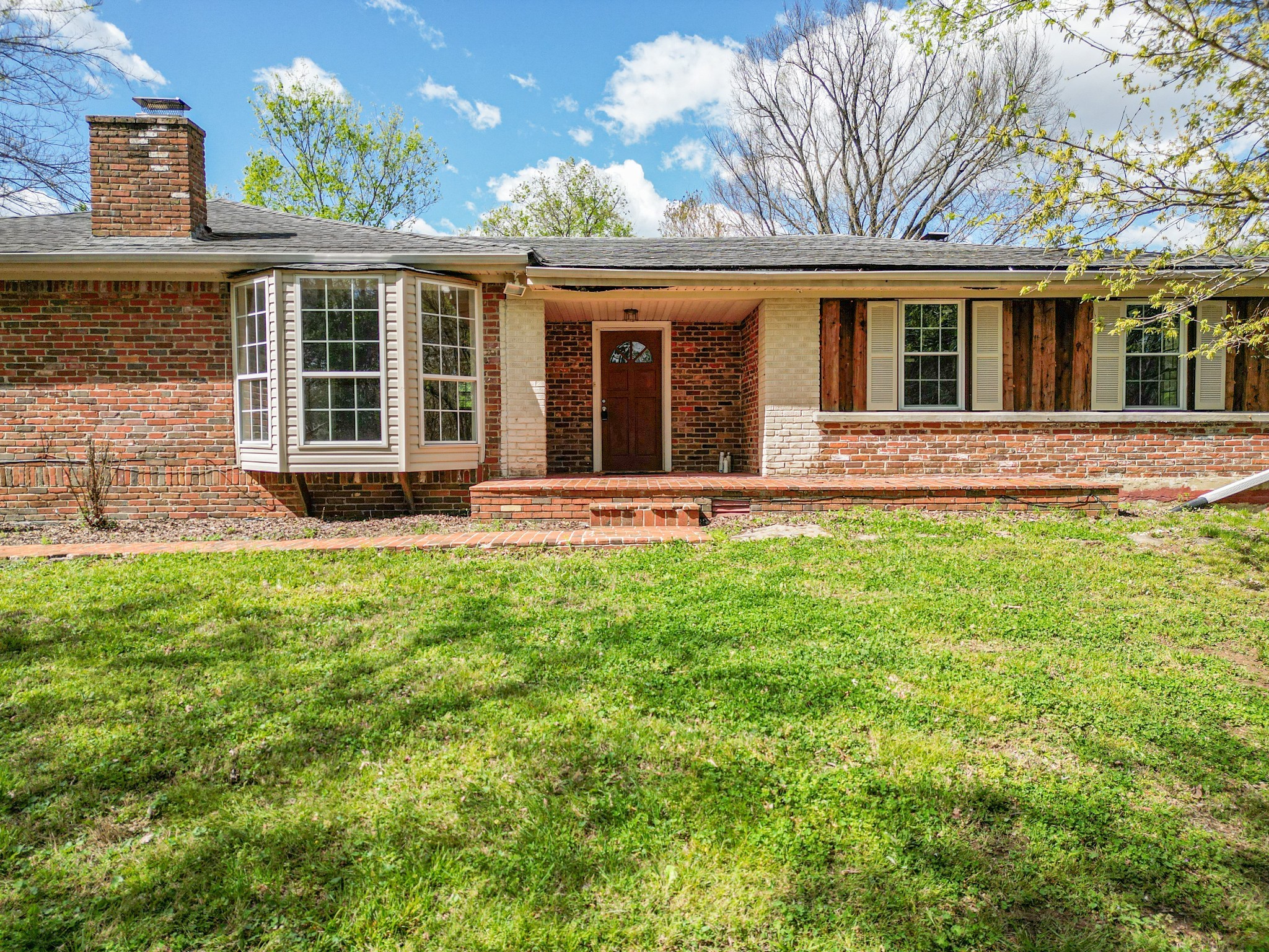 312 Sunnyside Ln