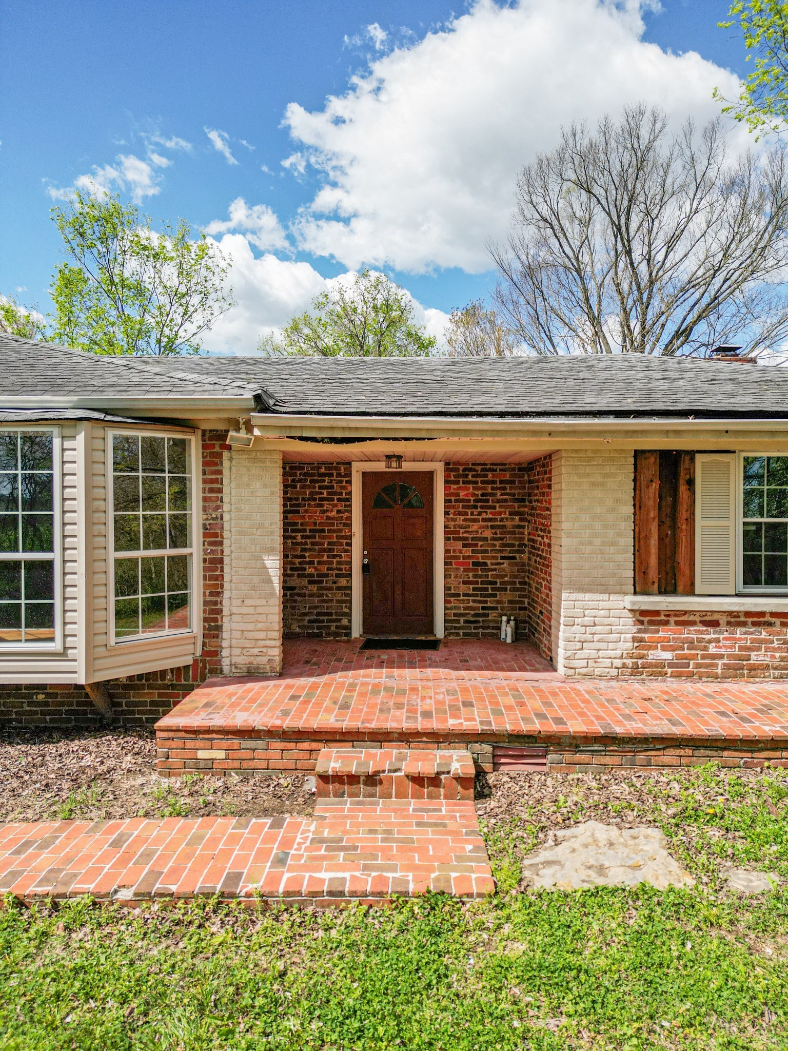 312 Sunnyside Ln