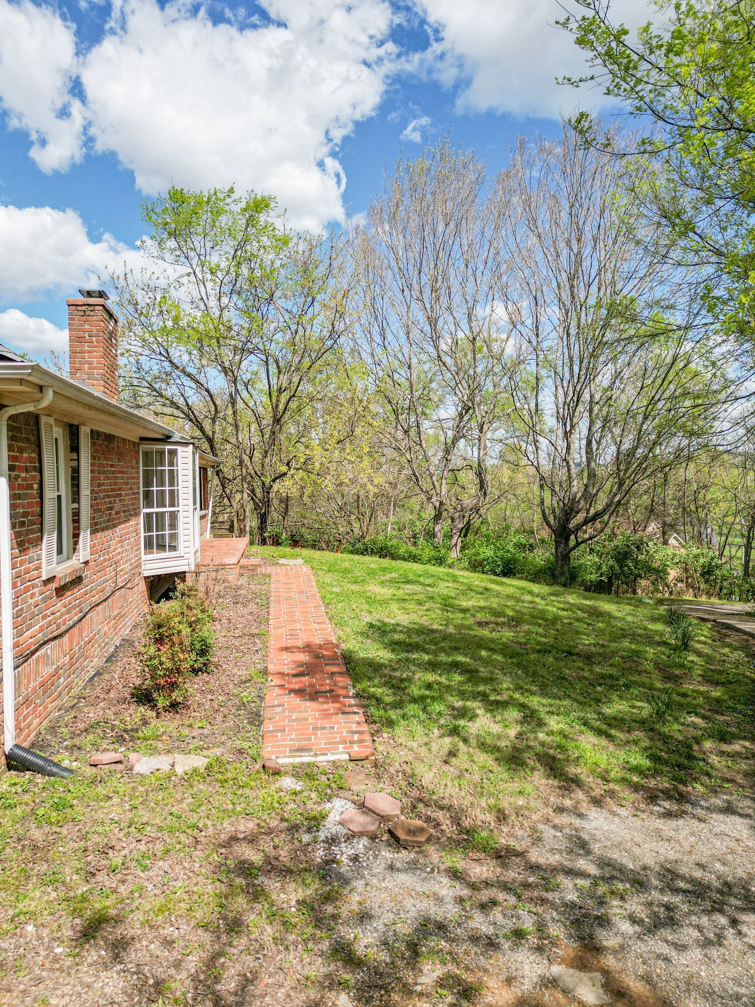 312 Sunnyside Ln
