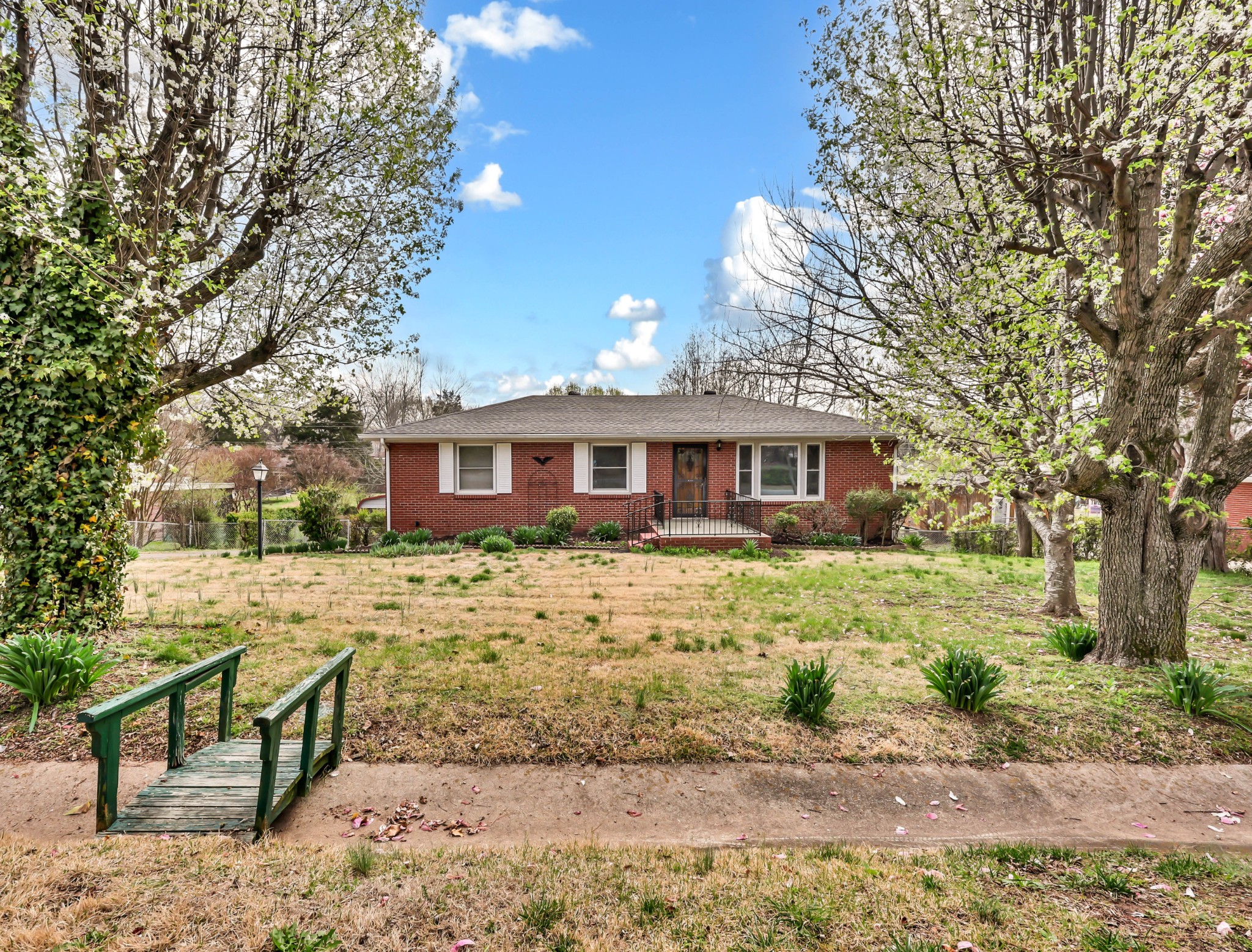 126 Lexington Dr