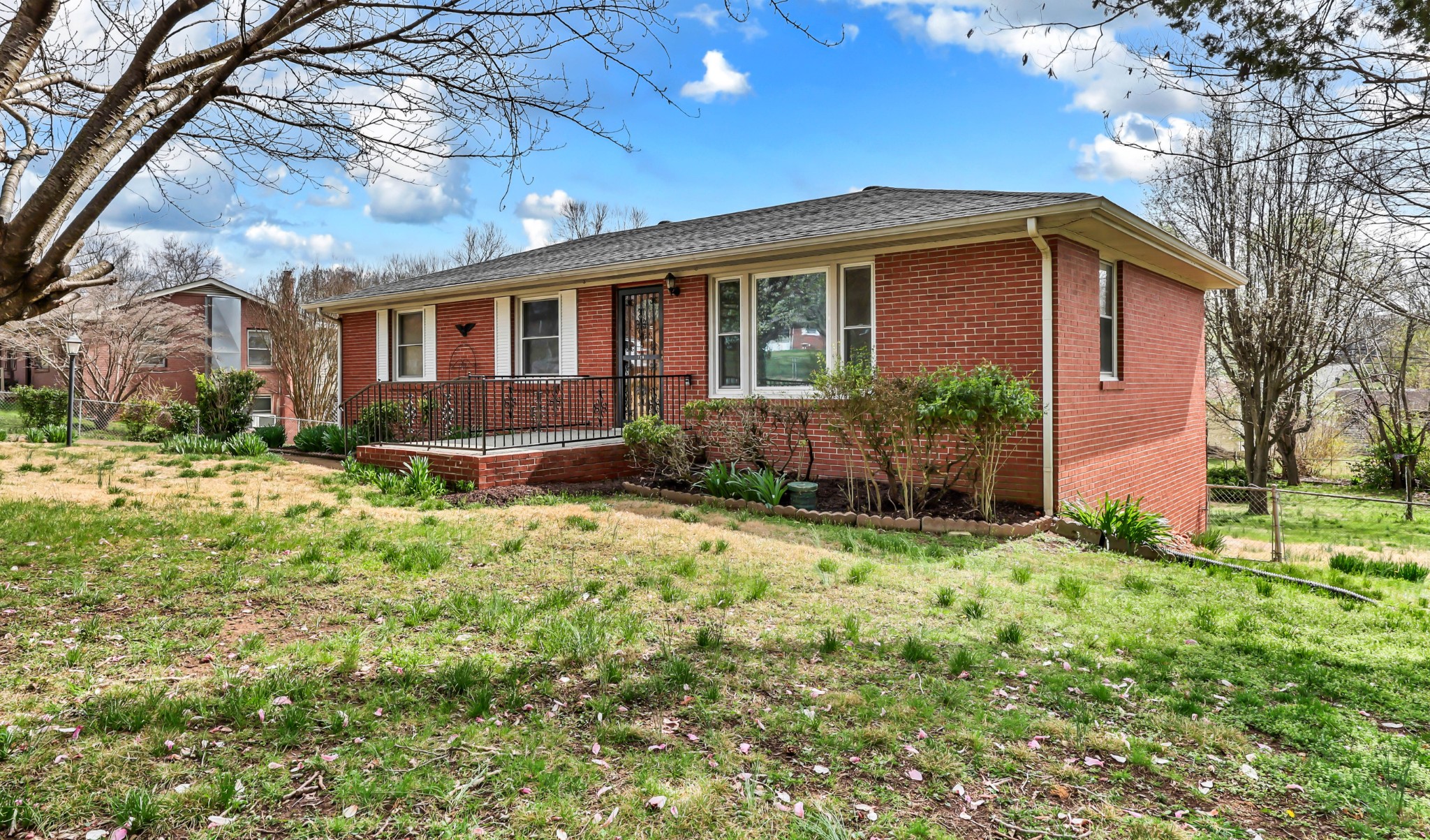 126 Lexington Dr