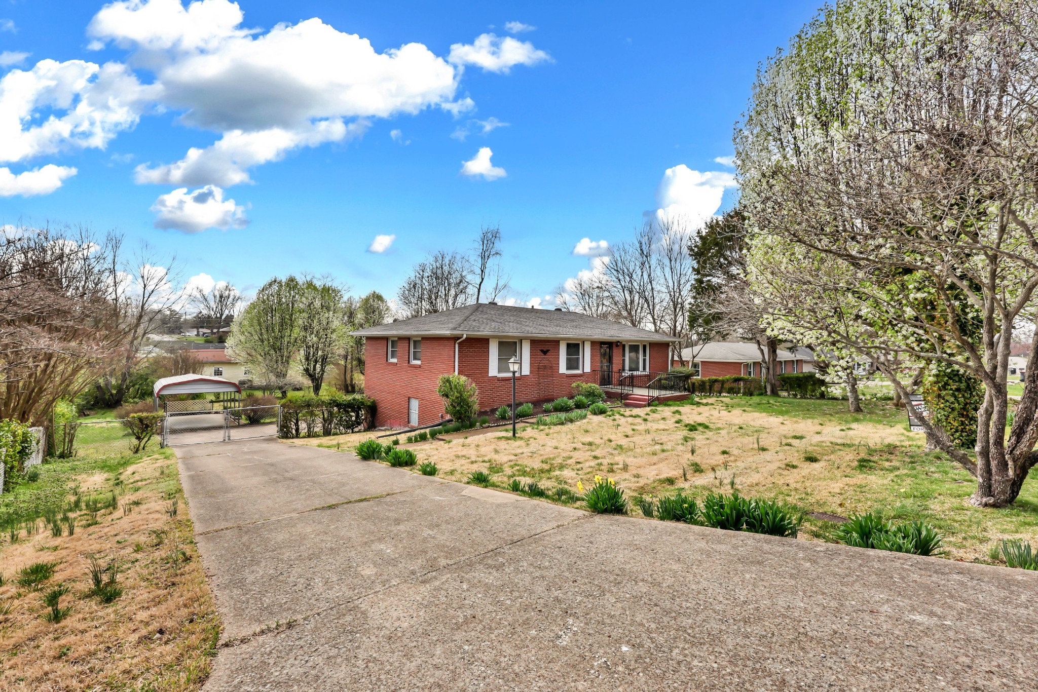 126 Lexington Dr