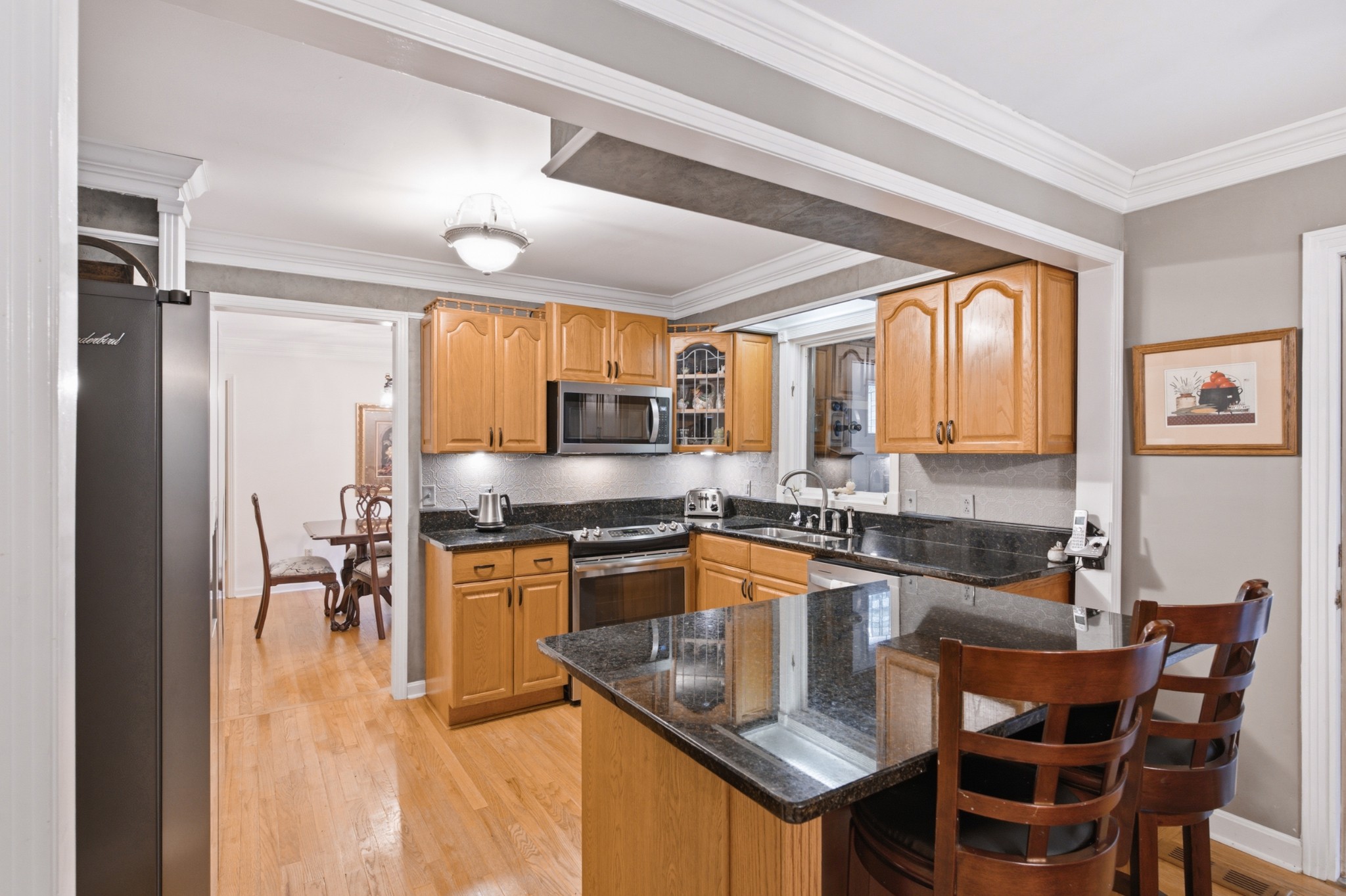 1053 Hillview Dr