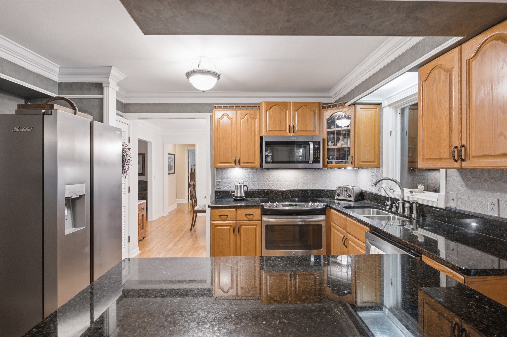 1053 Hillview Dr