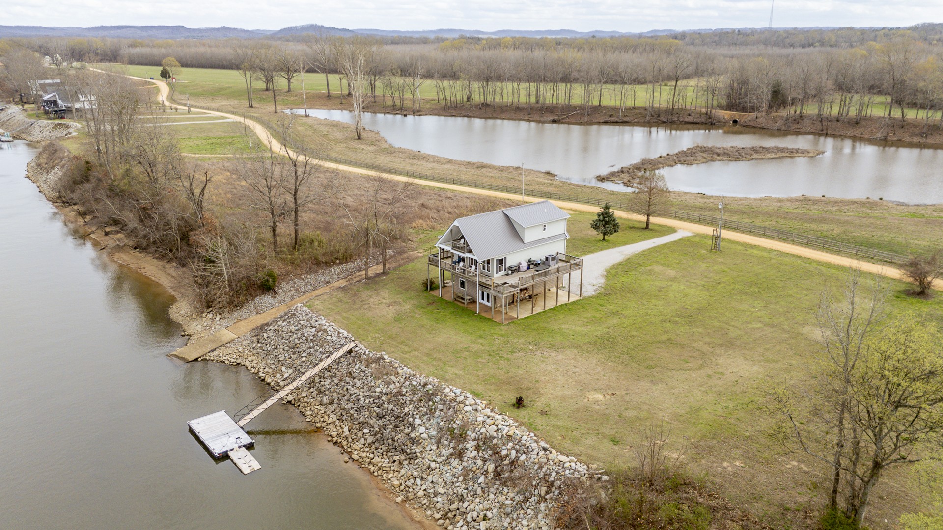 1458 Scenic Ln
